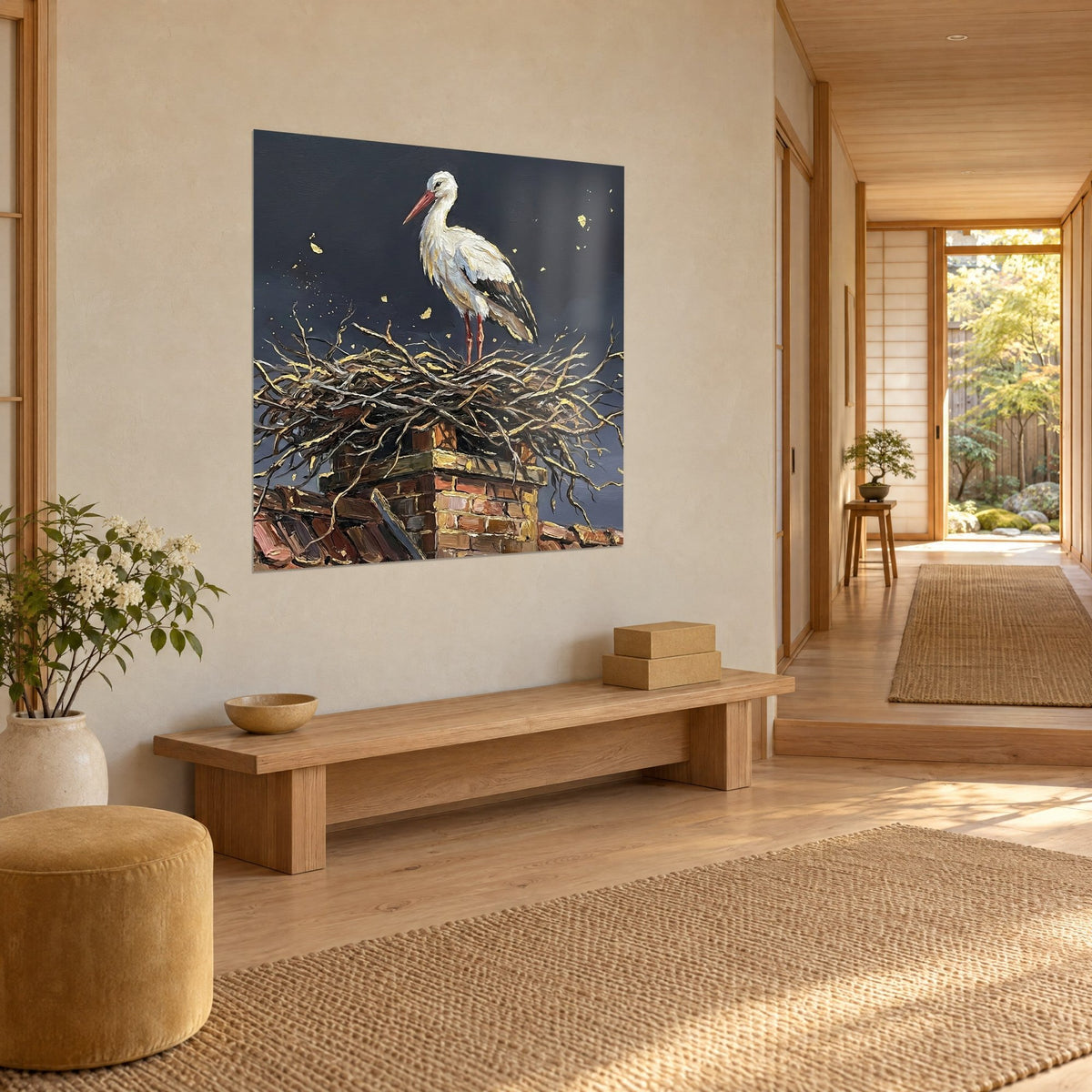 Tableau oiseau échassier perché sur une cheminée de briques ocre, nid de brindilles à feuille d'or, mur beige, vue de trois-quarts
