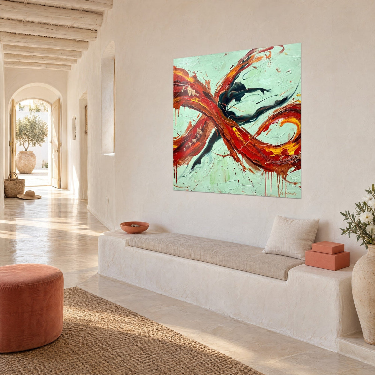 Schilderij van een Zwarte danseres met uitgestrekte armen, rood-oranje verfspiraal op een mintgroene achtergrond, aan een witte muur van een gewelfde gang