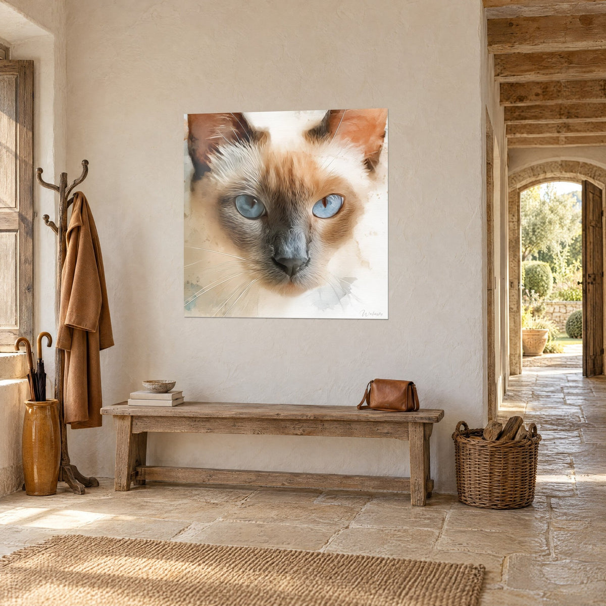 Schilderij leigrijze snuit en witte snorharen van een Burmese kat, roodachtige glans, tegen een stenen muur, landhuis