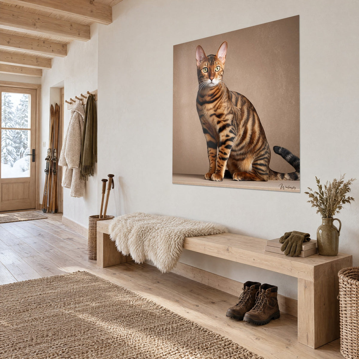 Gemälde Tigerkatze mit grünen Augen und orangefarbenem, schwarz gestreiftem Fell, hängt über einer Holzbank einer Almhütte