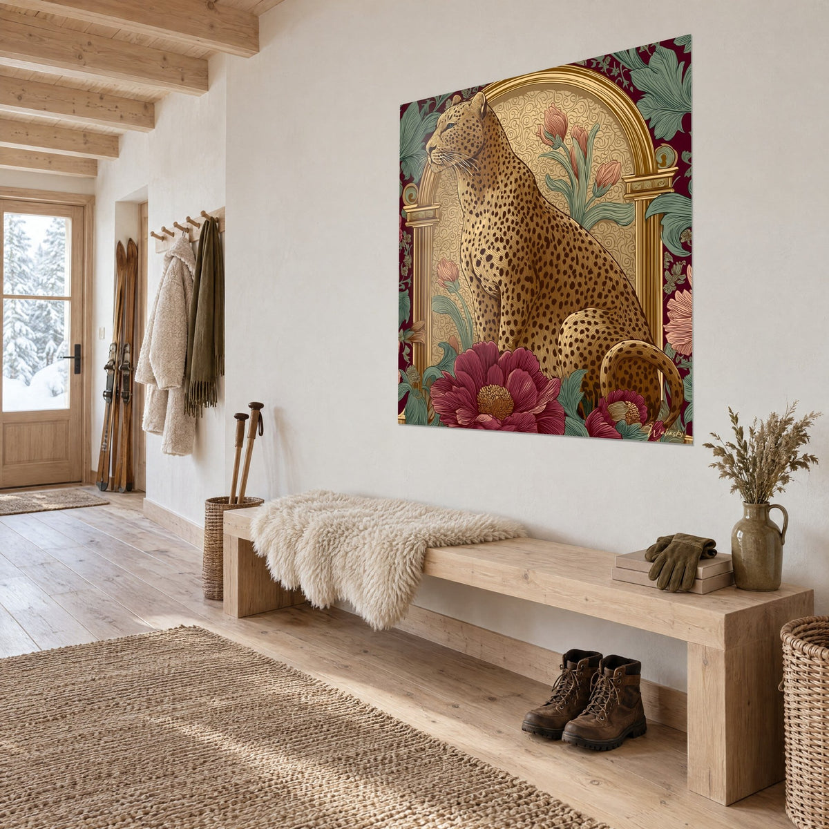 Tableau félin moucheté d'or et de brun, arche Art déco, feuillages vert sauge, accroché au-dessus d'un banc en bois d'un chalet