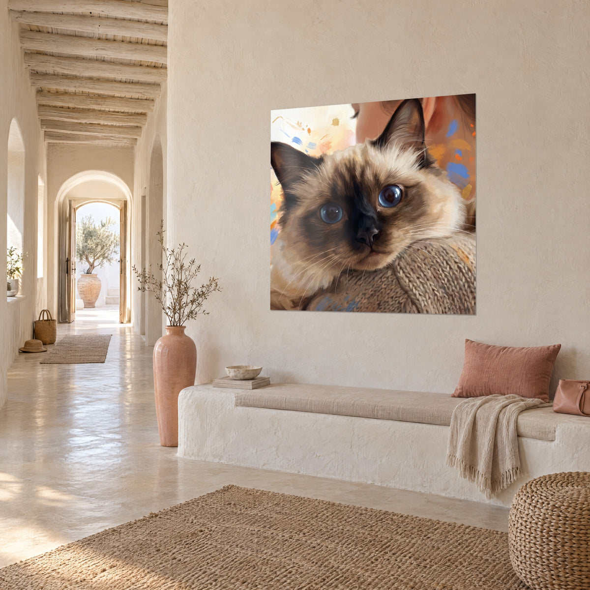 Πίνακας διαπεραστικό βλέμμα γατάκι σιάμ, μπεζ τρίχωμα και σοκολατί μάσκα, τρία τέταρτα σε καμαρωτό διάδρομο