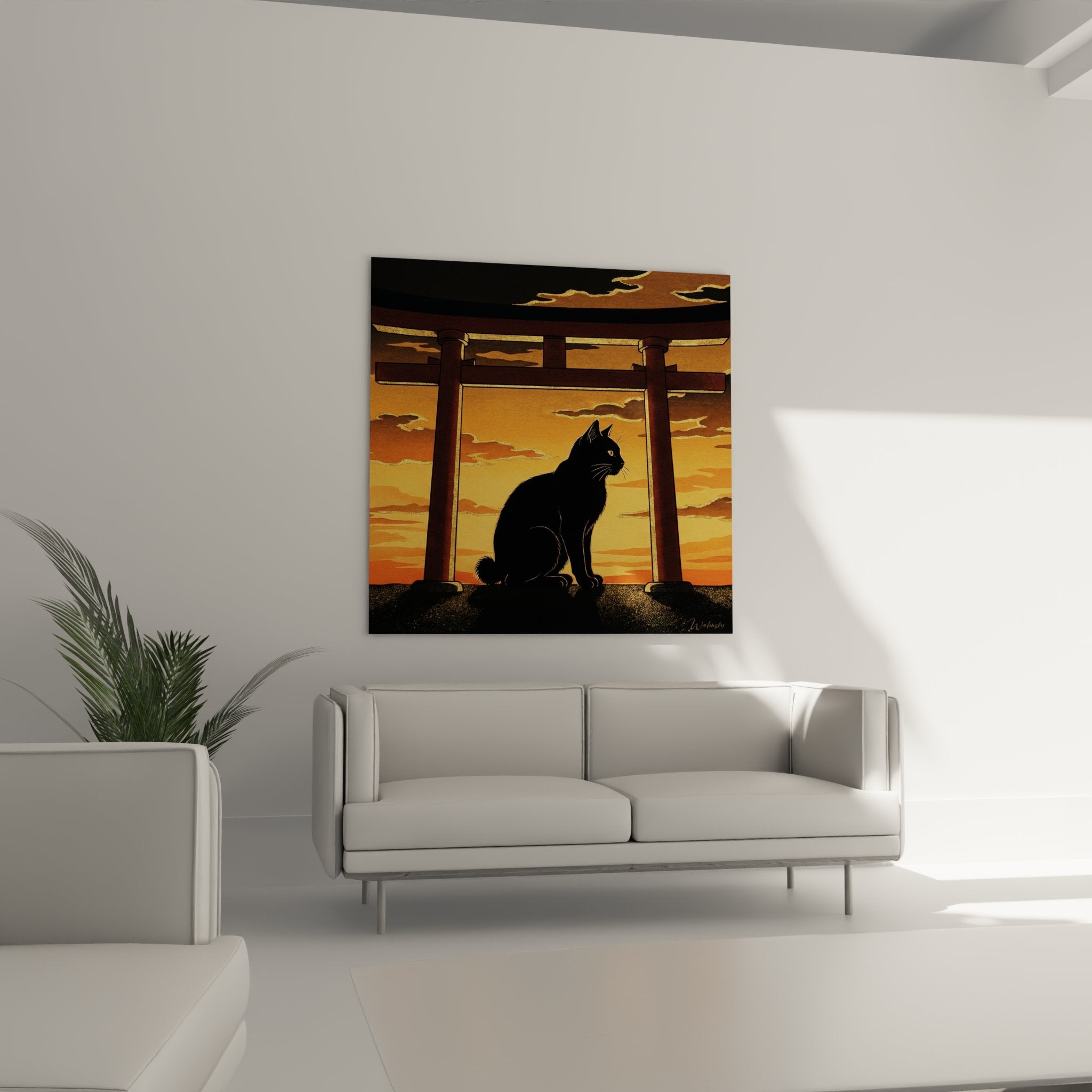 Détail silhouette chat Japanese Bobtail assis sous portail torii, ciel orangé coucher soleil