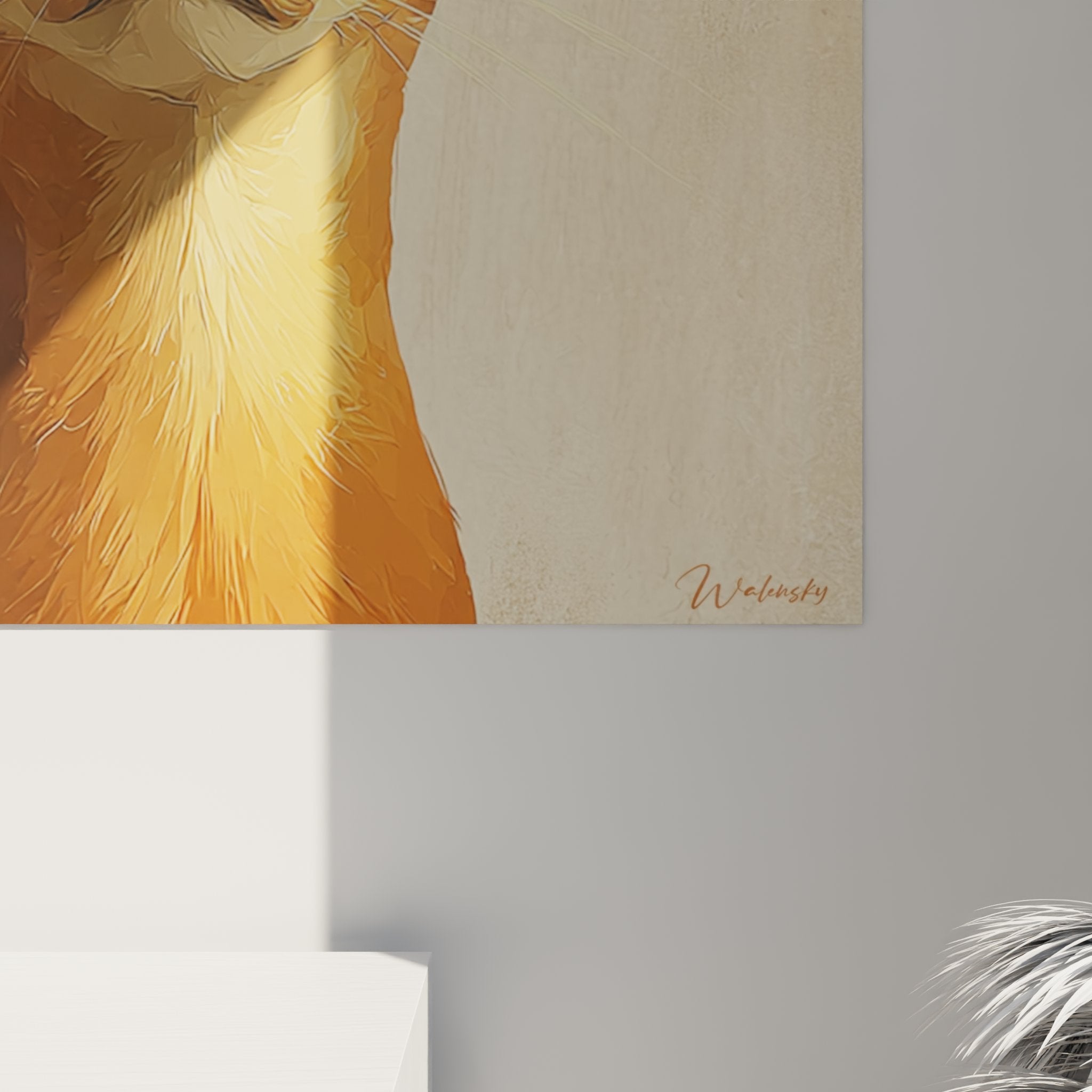 Vista d'insieme quadro ritratto gatto abissino tonalità calde ocra rosso arredamento murale elegante