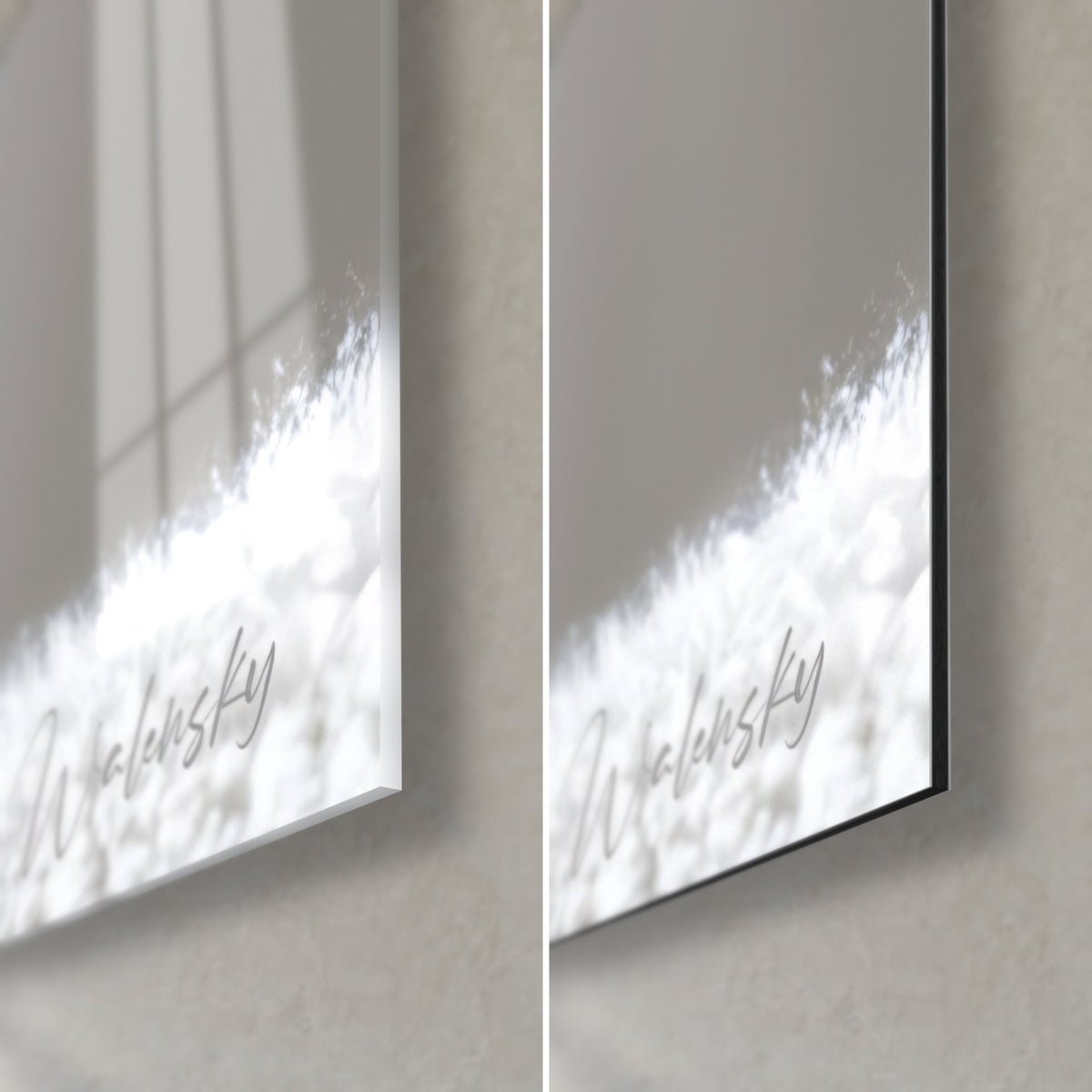 Schilderij zwarte krullende kat, rechtsonder: glanzend acrylglas links, mat aluminium Dibond rechts, 3 mm rand en wit tapijt