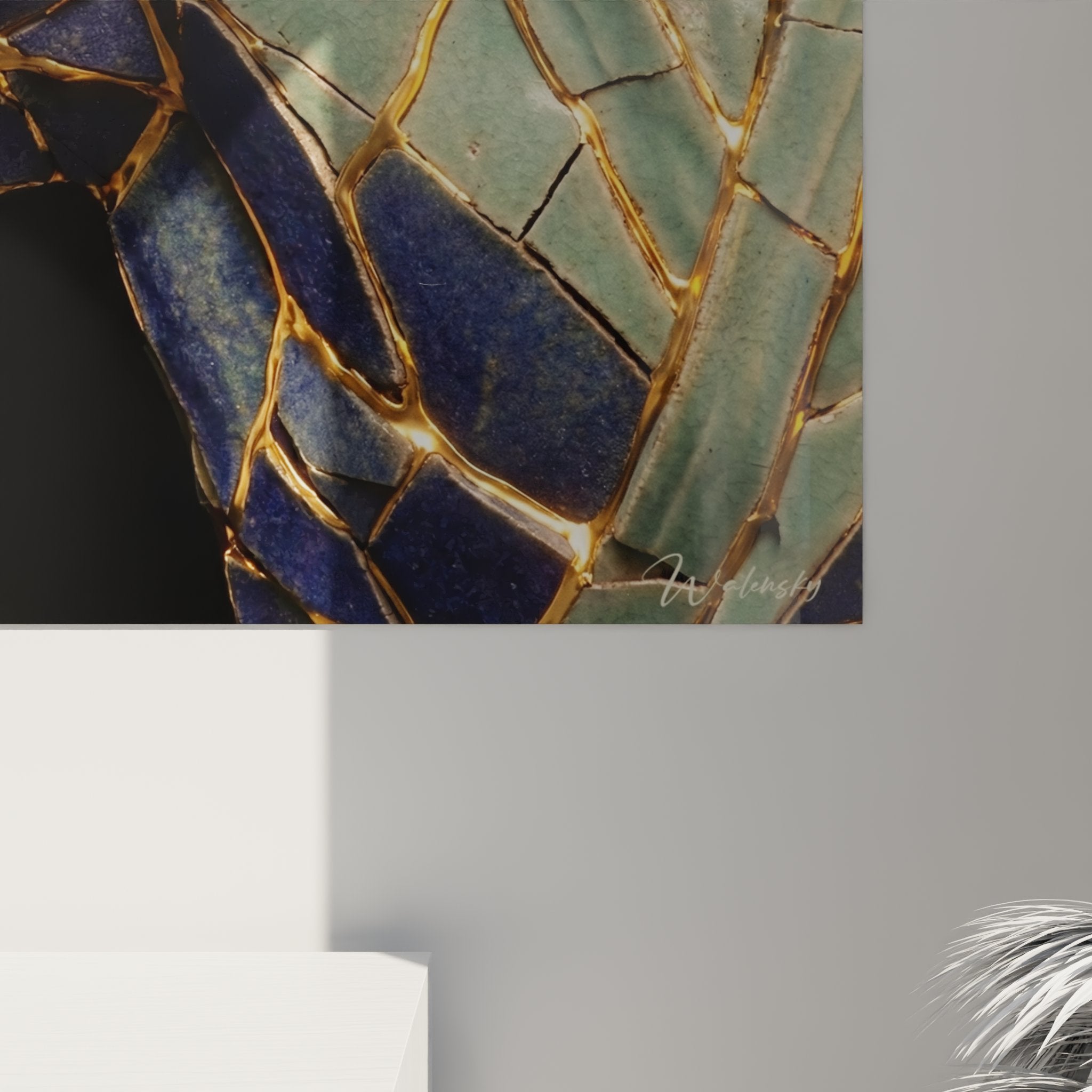 Vue d'ensemble du tableau mural guerrier mosaïque dans salon moderne, décoration art martial élégante