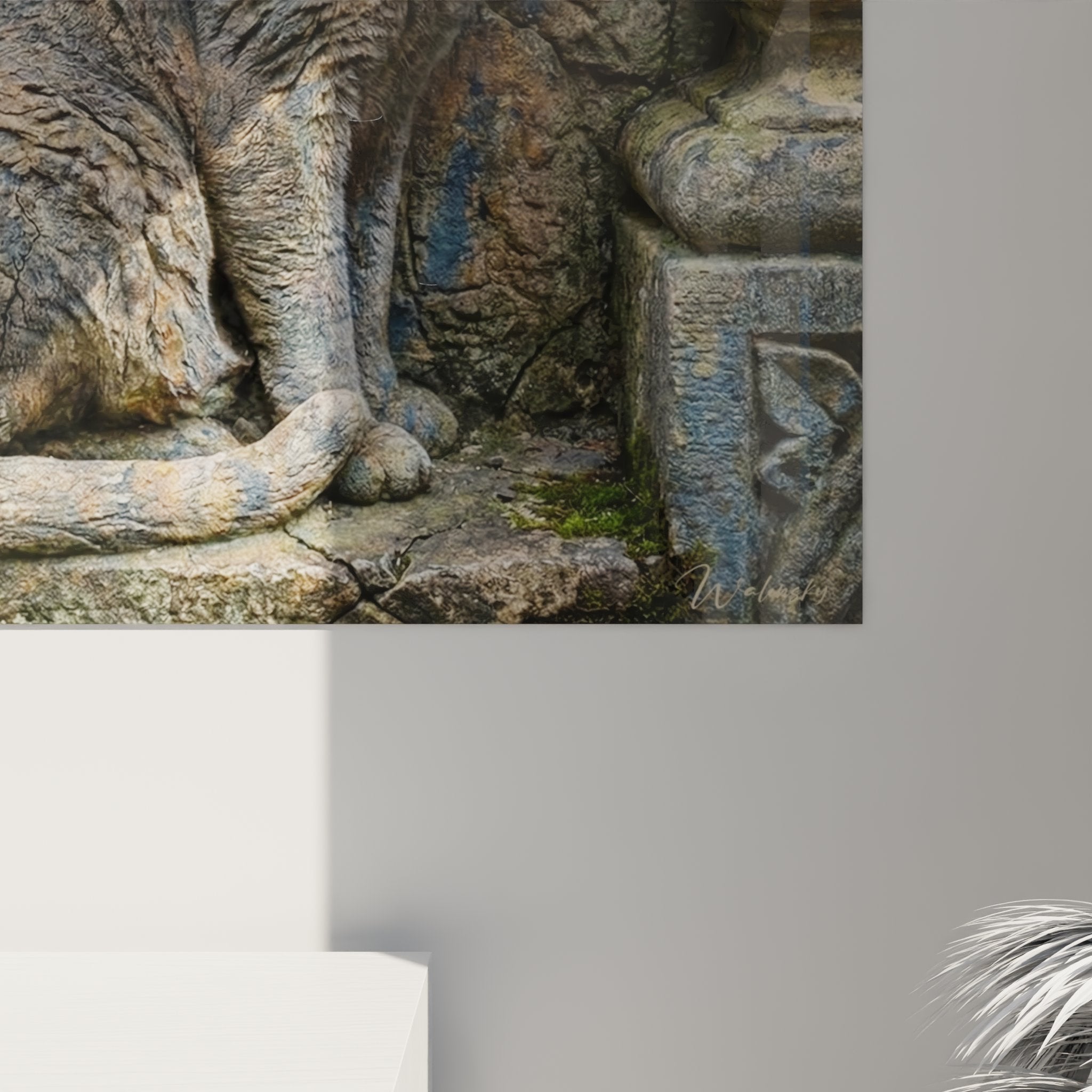 Vue d'ensemble tableau mural chat Chartreux sur pierre, integration harmonieuse dans interieur contemporain