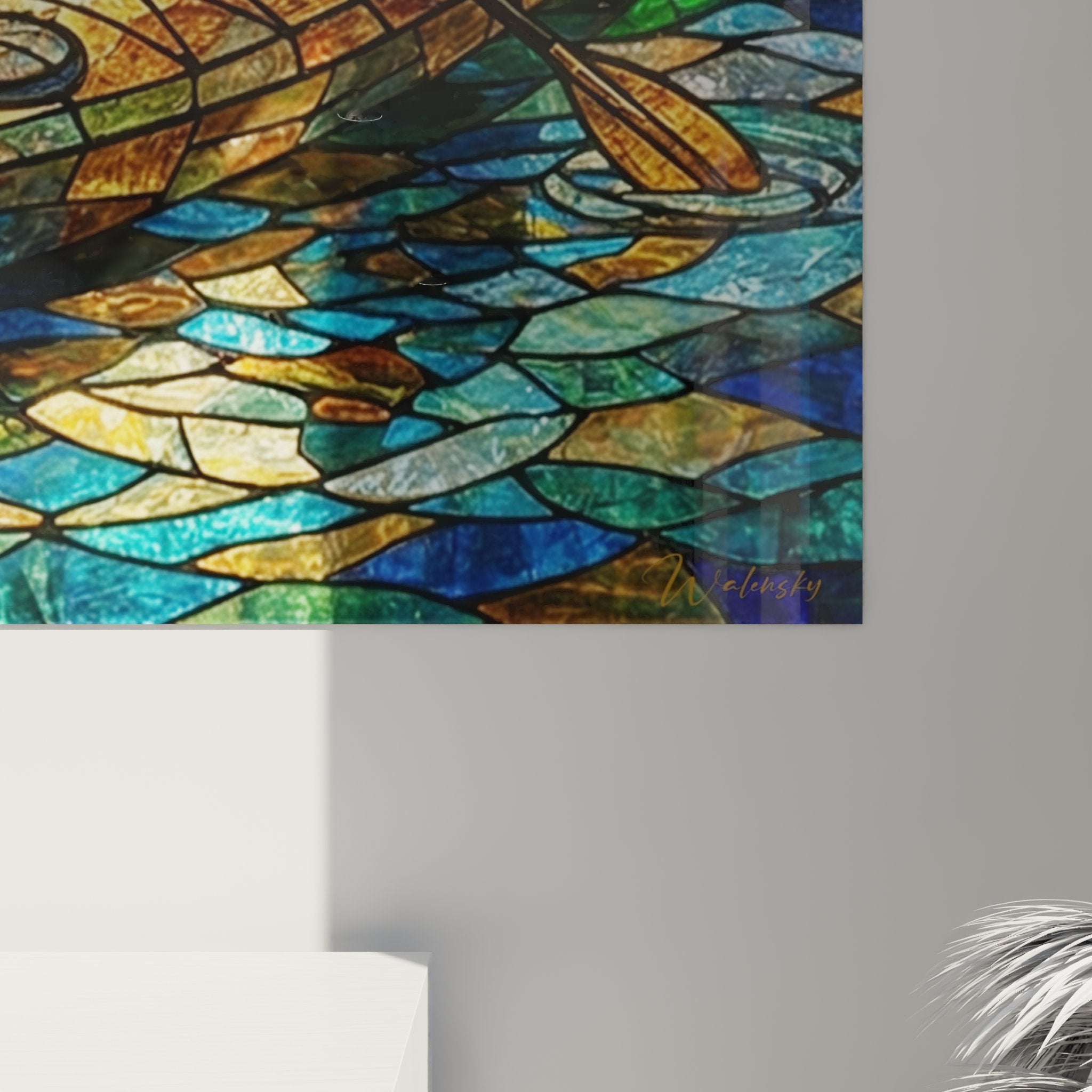 Vue d'ensemble du tableau kayakeur vitrail dans un salon avec eclairage mettant en valeur les reflets