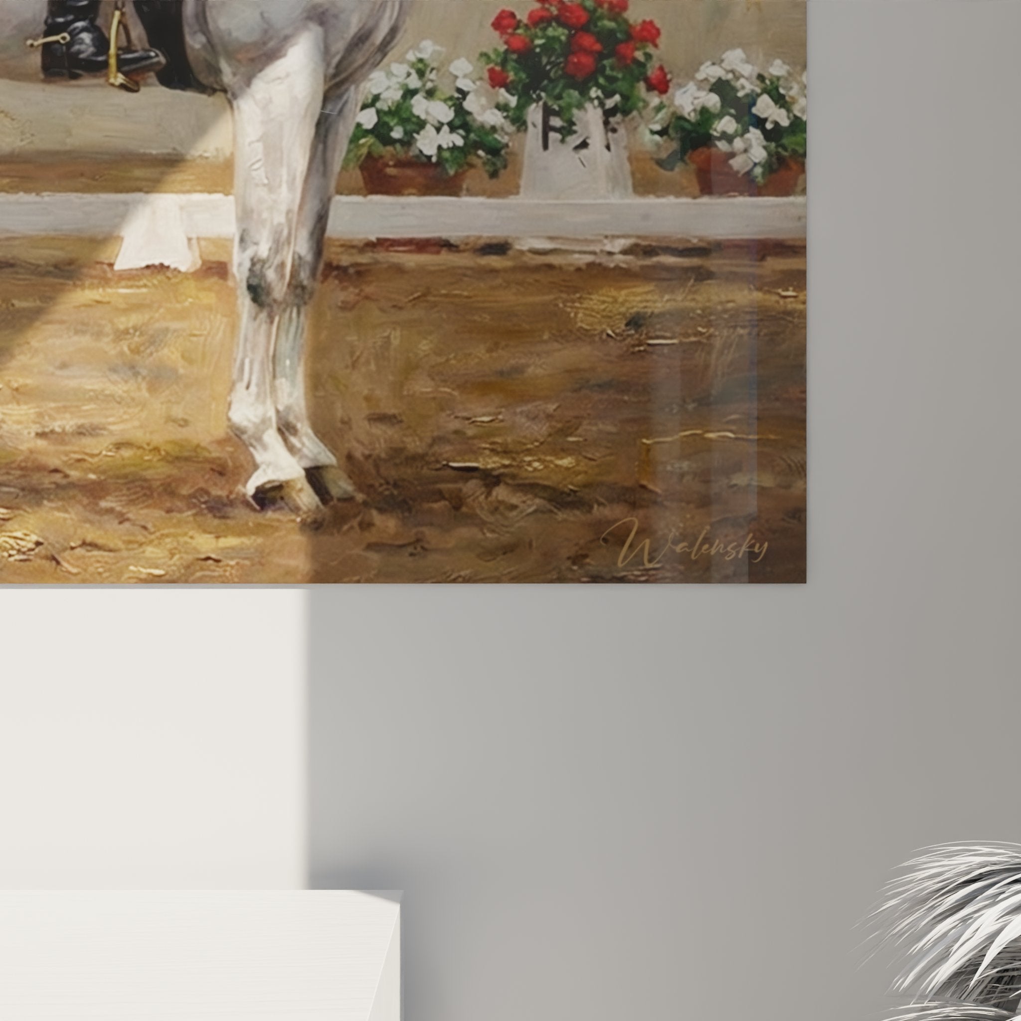 Vista d'insieme quadro arte equestre dressage maneggio fiori decorazione interna cavallo bianco