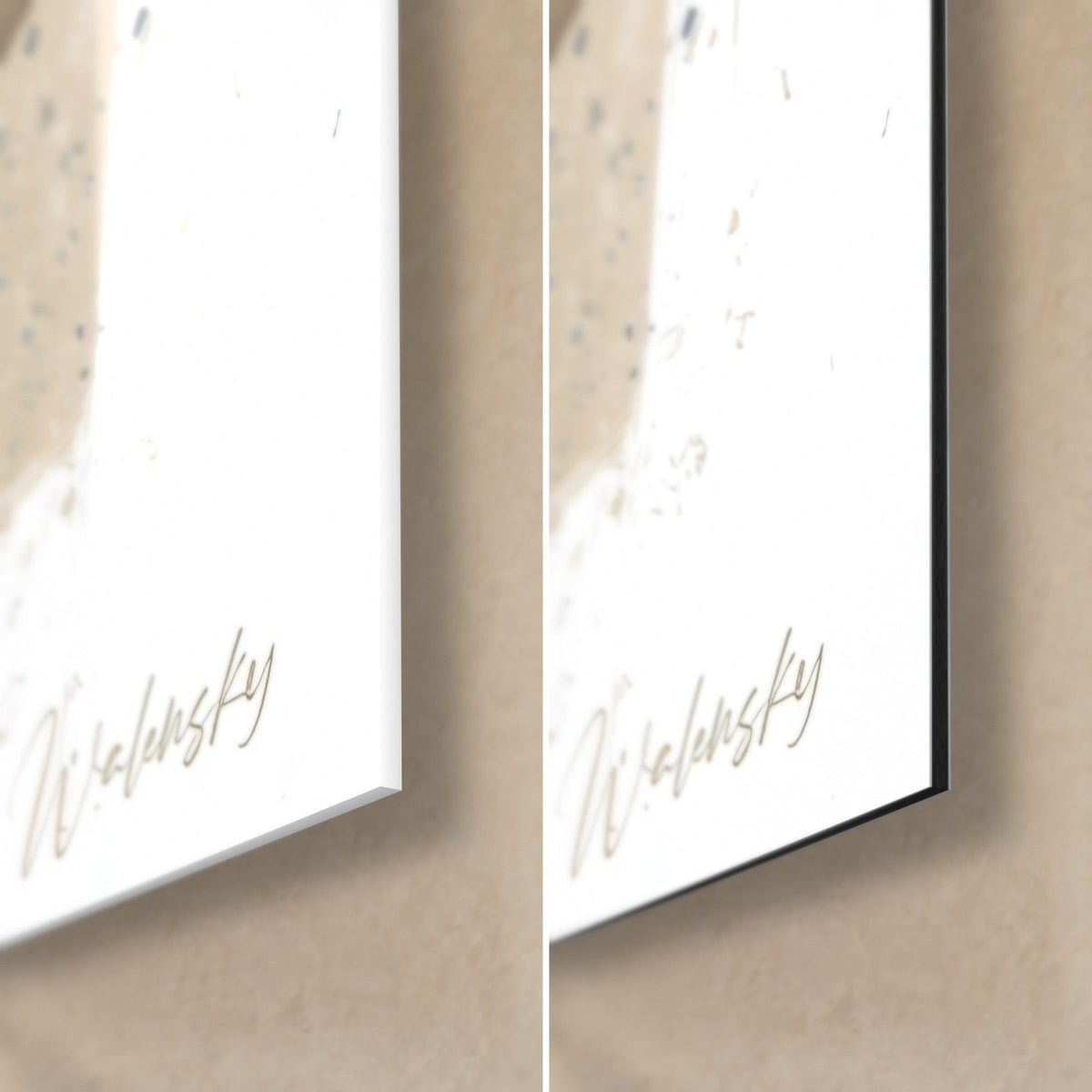Schilderij van een sphynx-kat, Walensky-signatuur in lichtblauw op crèmekleurige achtergrond, rechtsonder: glanzend glas en mat zwart Dibond van 3 mm