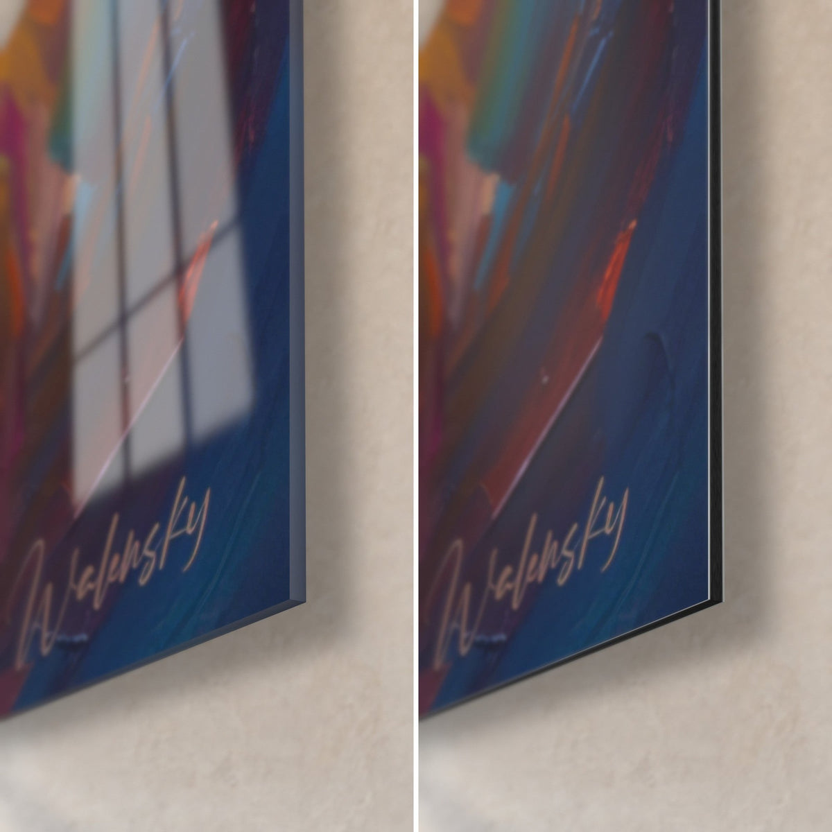 Schilderij van een brullende kat, rechtsonder in de hoek: glanzend acrylglas met reflecties links, mat nachtblauw Dibond rechts, rand van 3 mm