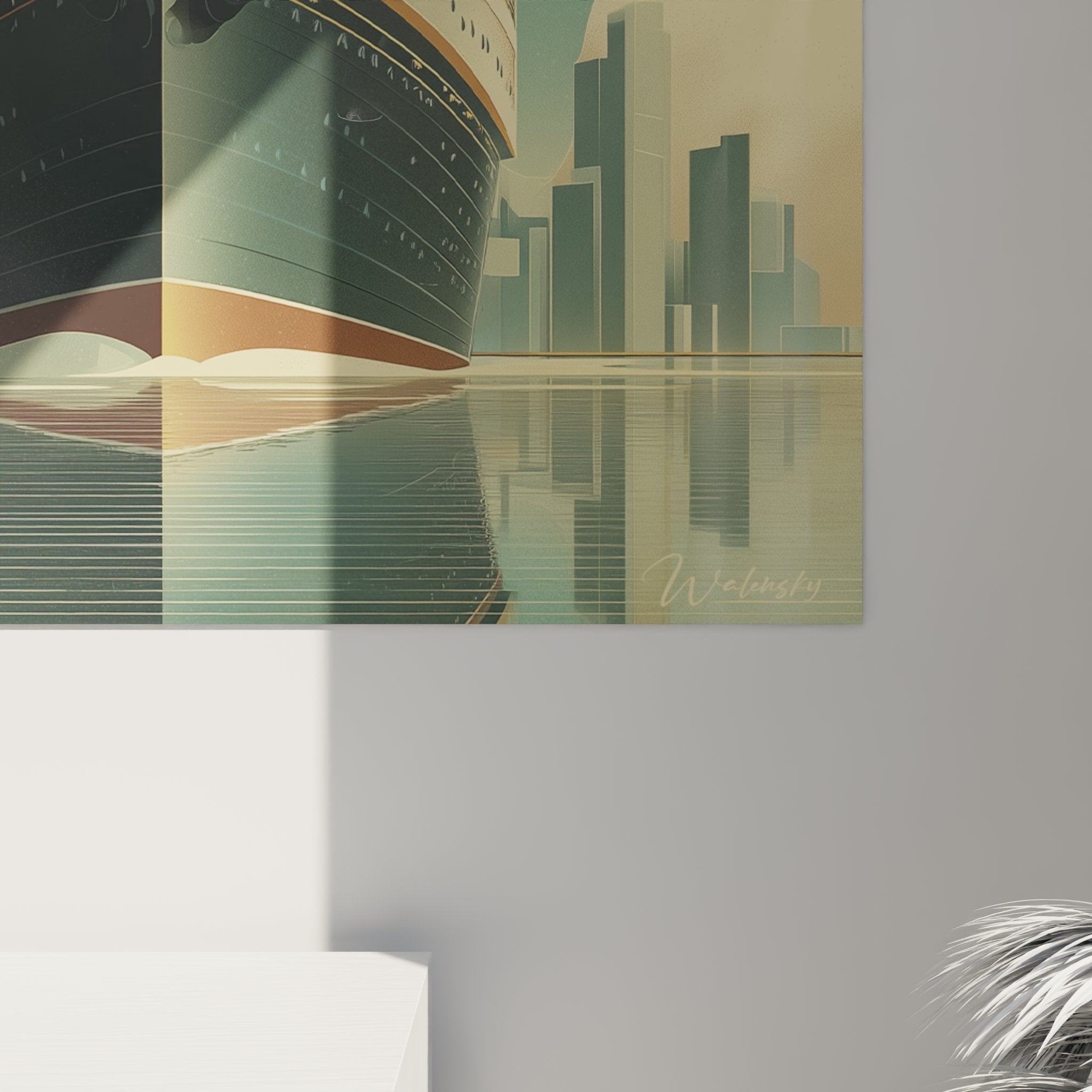 Vue d'ensemble tableau maritime art déco avec paquebot vintage dans un intérieur contemporain raffiné et élégant