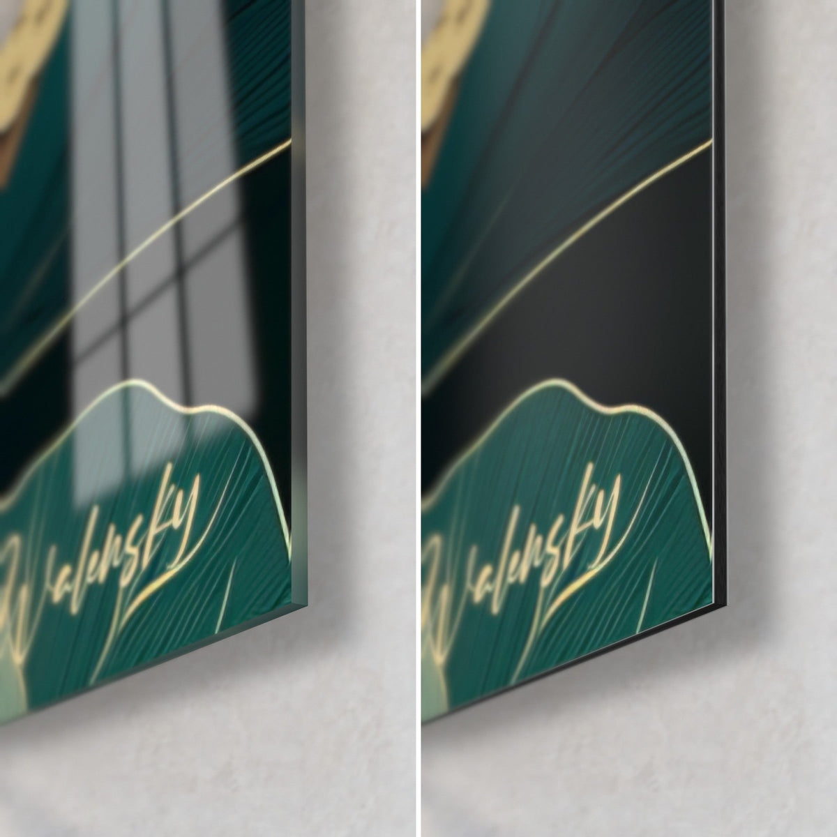Tableau lotus Art déco : coin bas droit en verre brillant et alu Dibond mat, feuille vert profond liserée d'or, signature dorée, tranche 3 mm