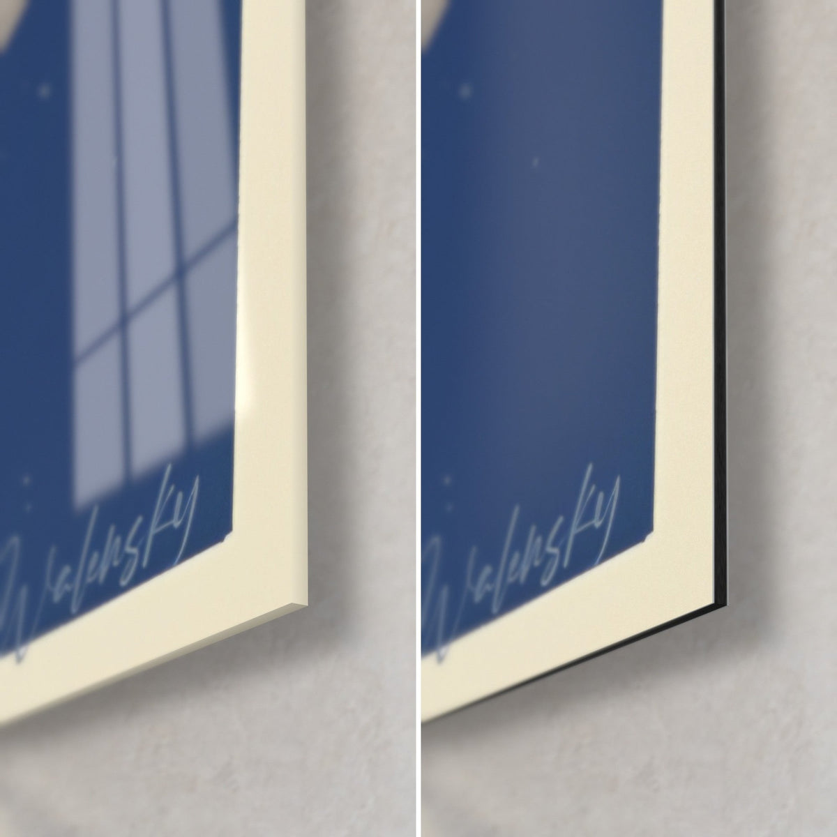 Quadro di uno slalomista con casco in blu di Prussia e crema, angolo in basso a destra, vetro acrilico lucido e alluminio Dibond opaco, spessore 3 mm