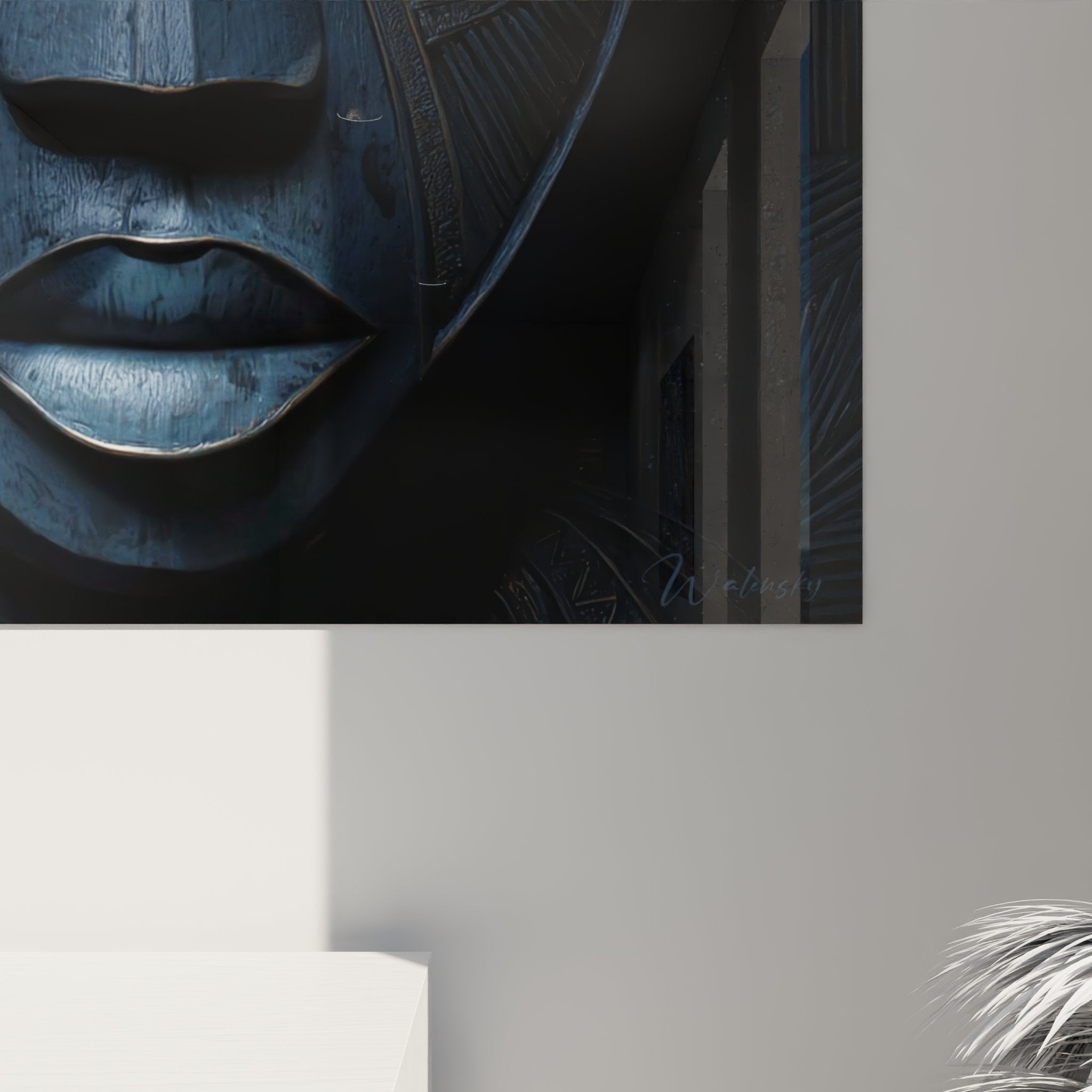 Panoramica quadro maschera africana blu, opera d'arte tribale contemporanea per decorazione murale