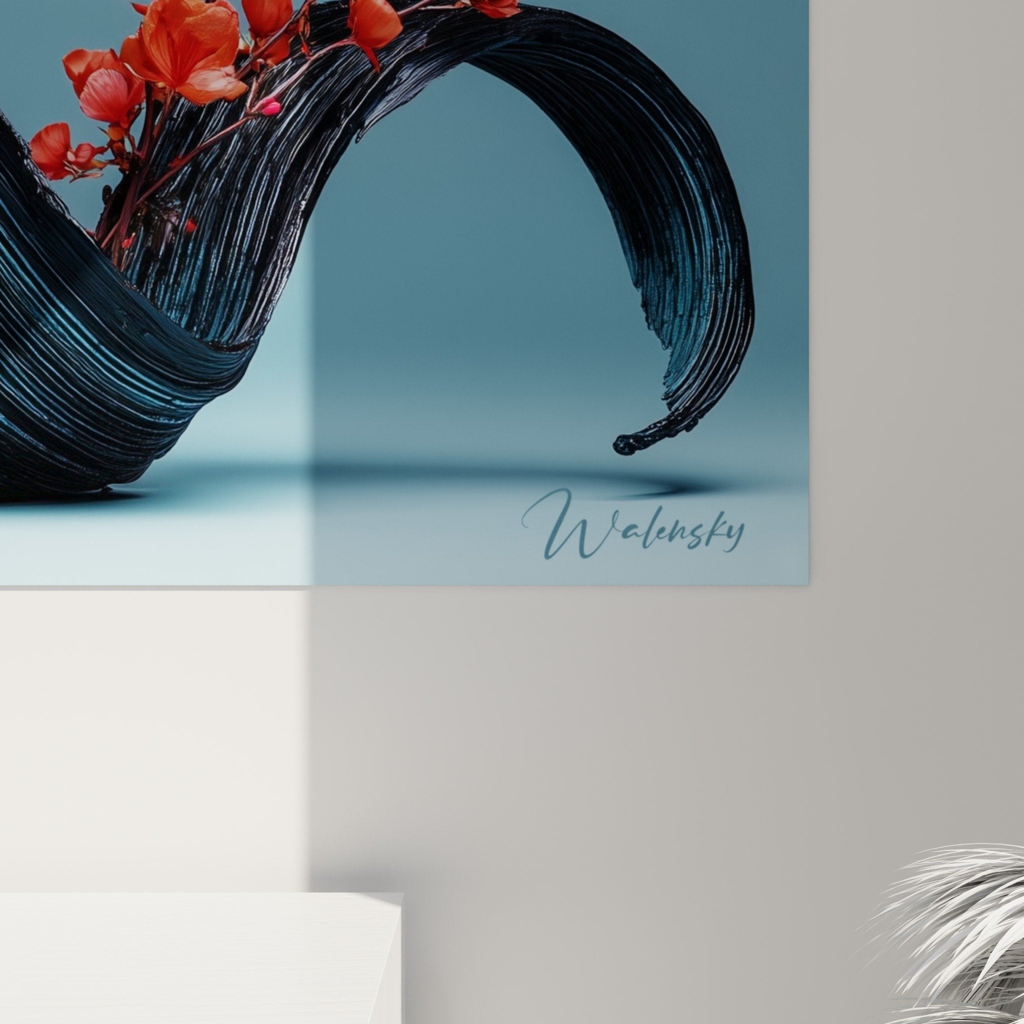 vue ensemble tableau ikebana composition florale vase noir courbes organiques branches fleurs corail fond bleu nuance