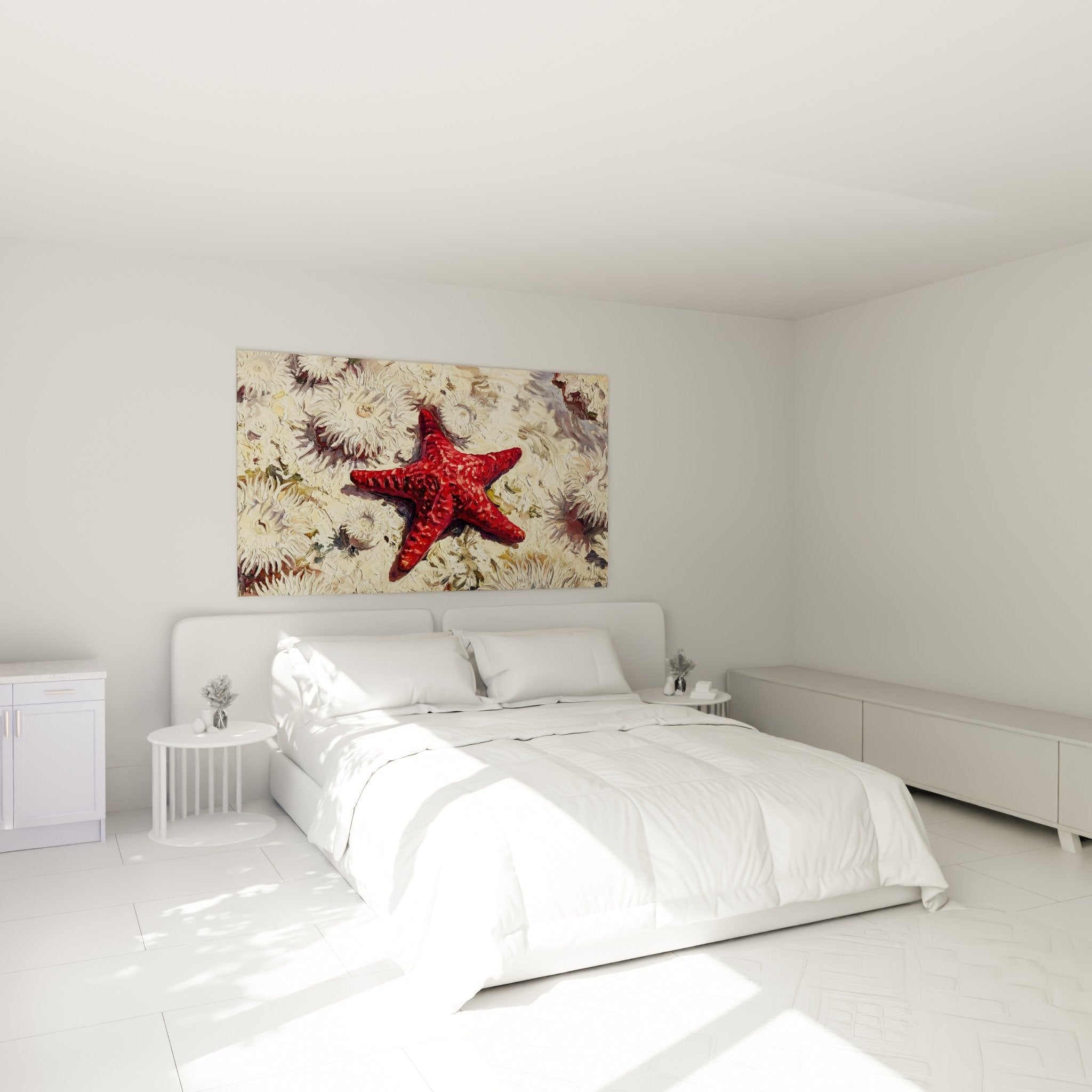 Wanddekoration roter Seestern im modernen Schlafzimmer, beruhigende und warme maritime Atmosphäre