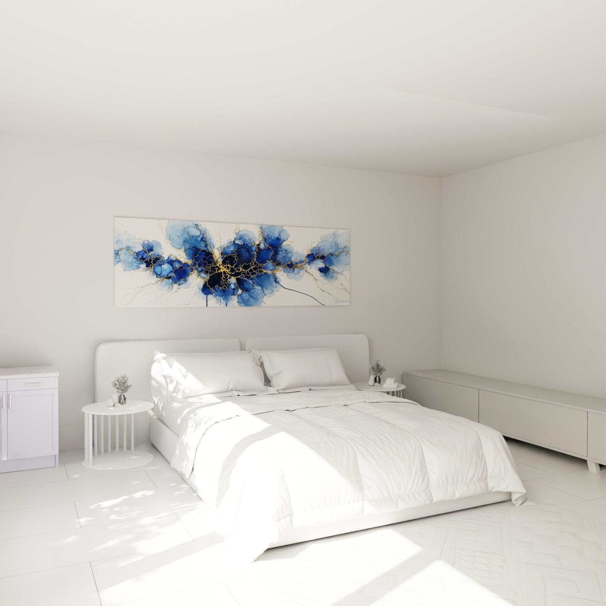 Moderne Schlafzimmerdekoration mit abstraktem blauem und goldenem Gemälde über dem Bett