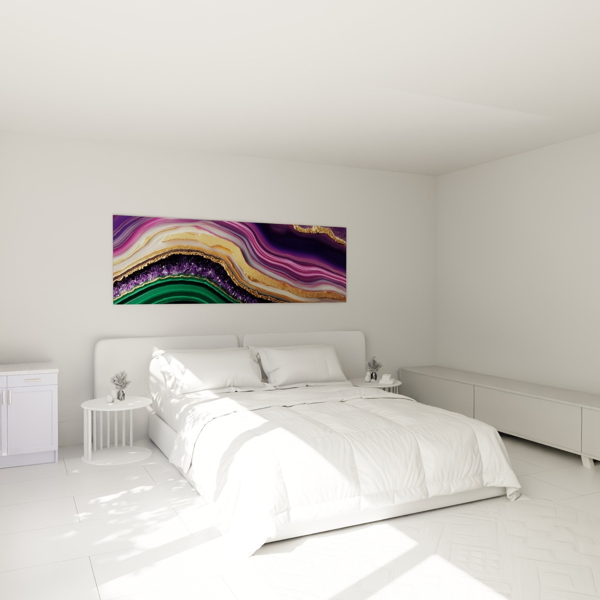 Décoration chambre avec tableau géode améthyste violette et or dans intérieur contemporain