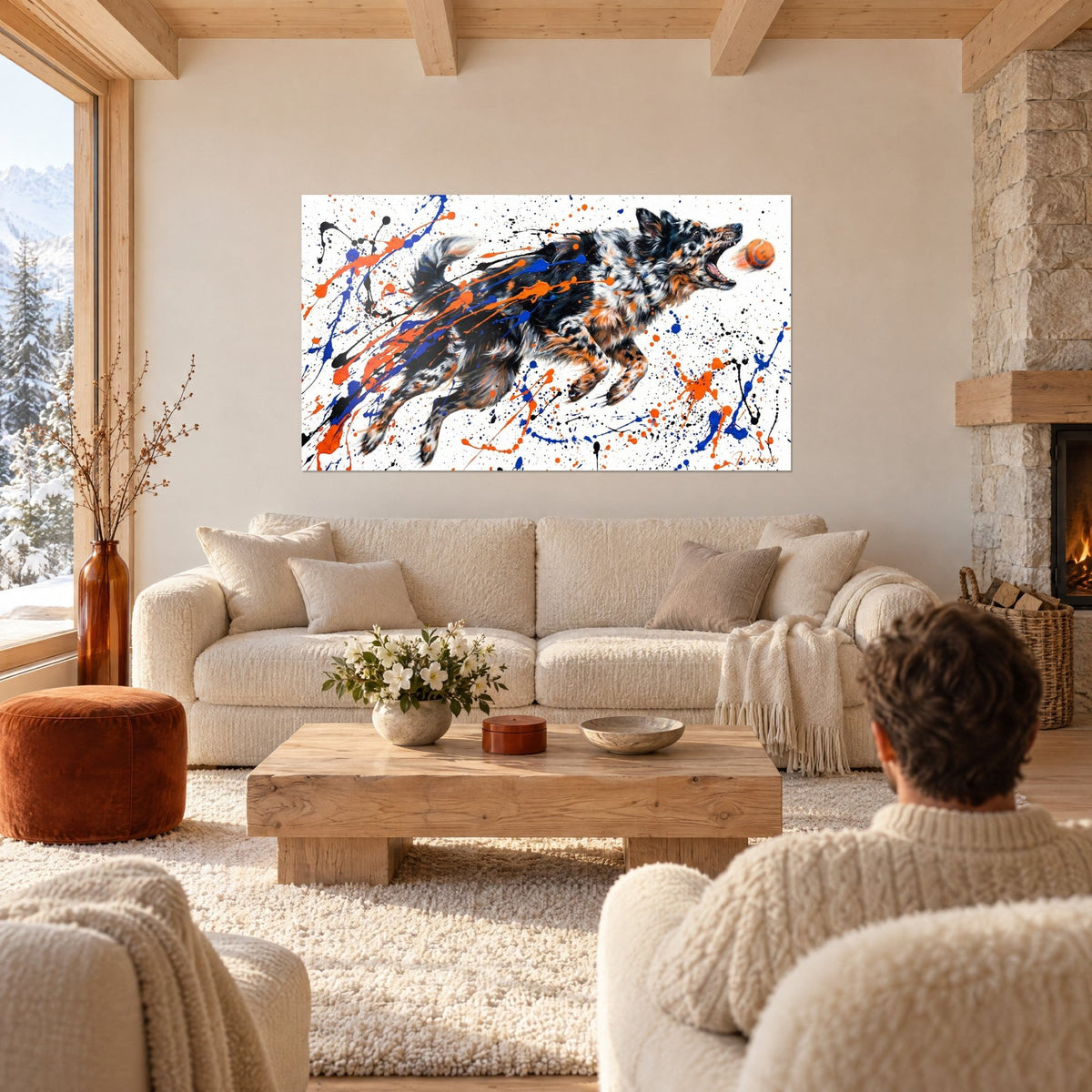 Schilderij springende Mudi-hond, zwart en grijs vacht, blauwe en oranje spatten, boven een bank in een lichte woonkamer