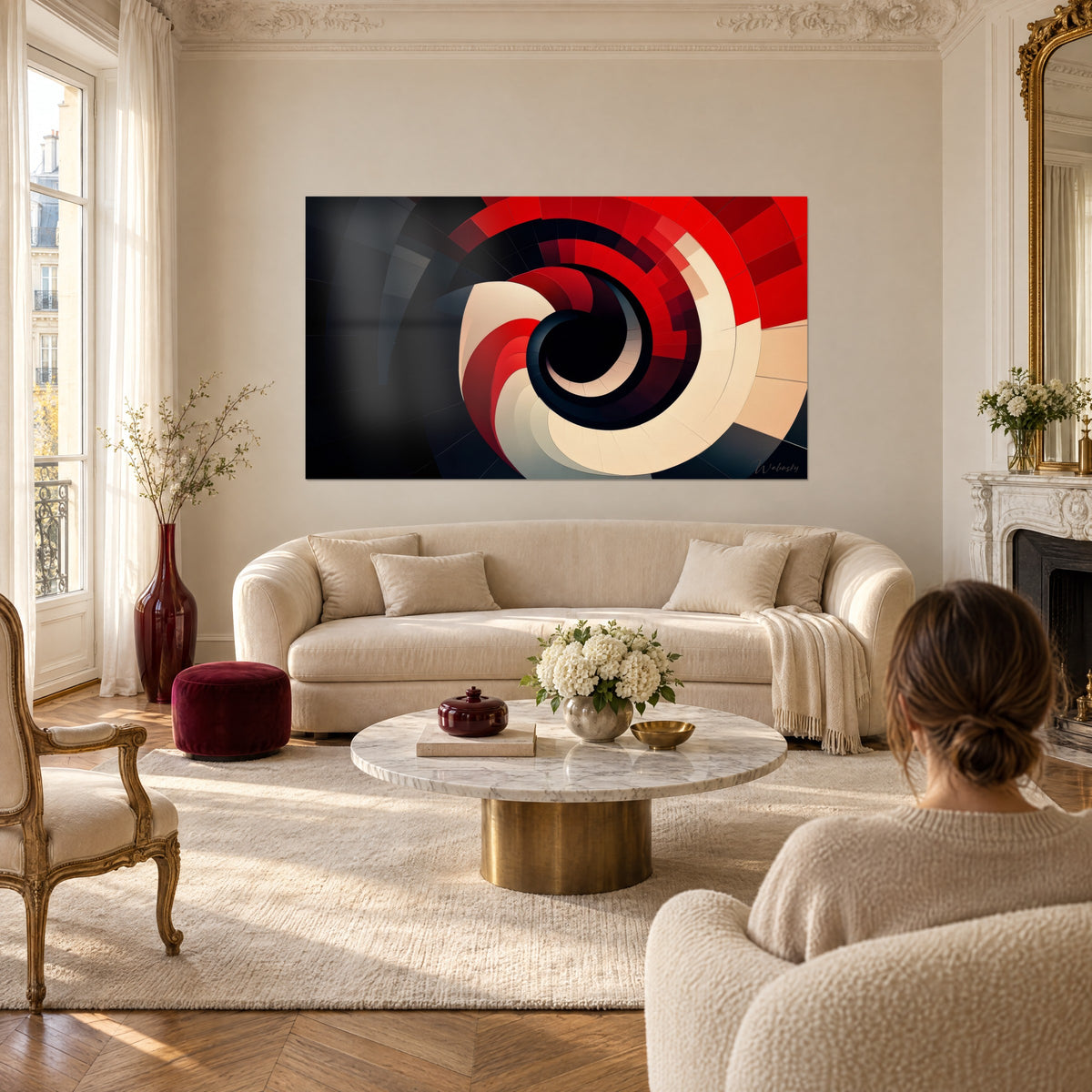 Schilderij geometrische spiraal in rood, ivoor en zwart, segmenten in bogen, boven een bank in een lichte woonkamer