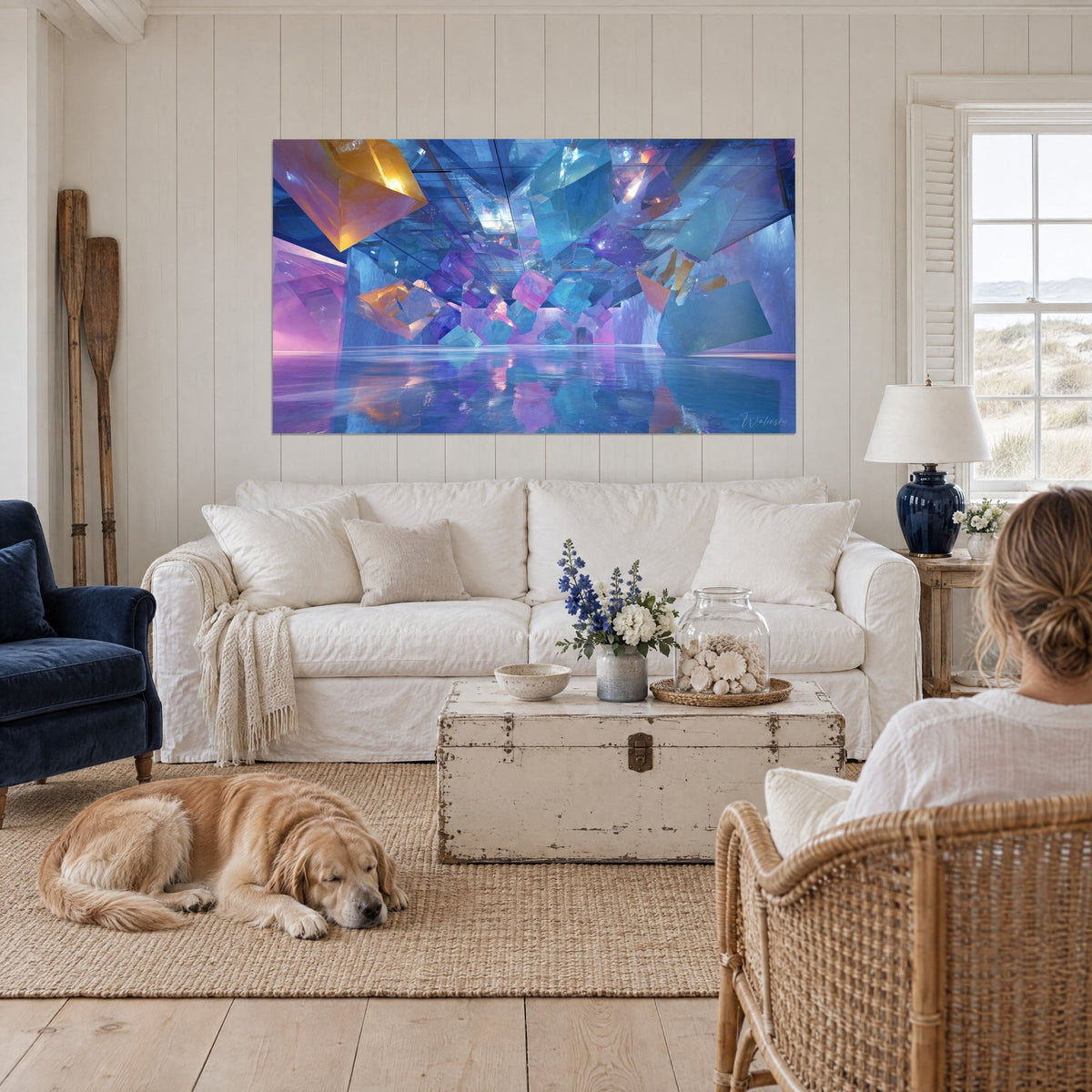 Tableau cristaux flottants orange et turquoise reflétés dans l'eau, retriever couché, au-dessus d'un canapé dans un salon lumineux