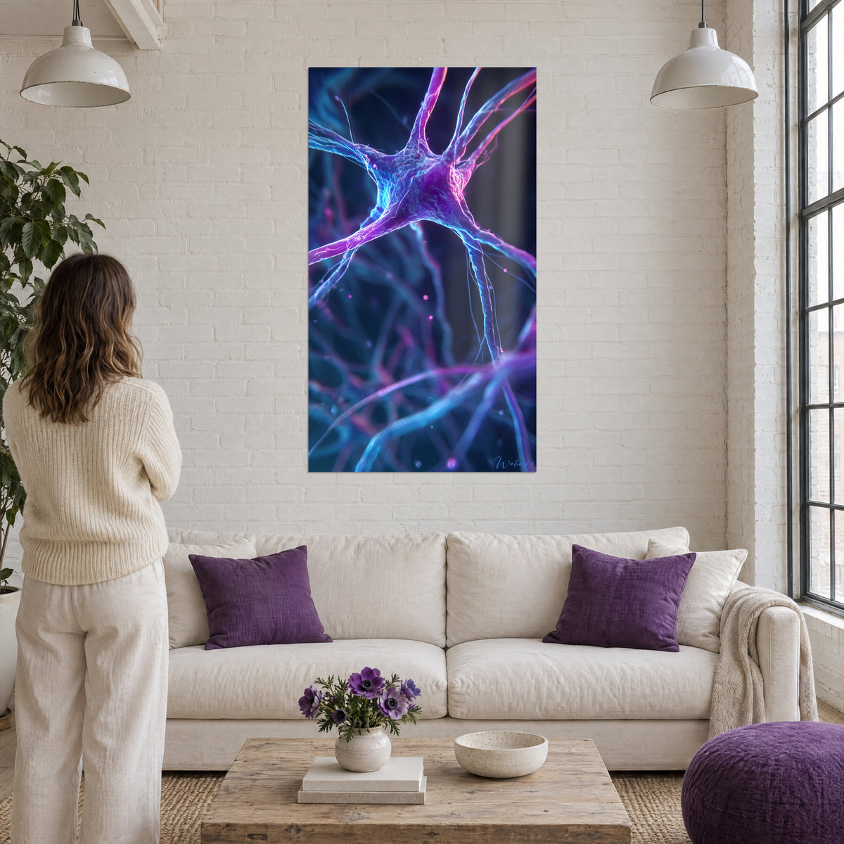 Πίνακας φωτεινός νευρώνας με μωβ δενδρίτες και ηλεκτρικό μπλε, πάνω από καναπέ σε φωτεινό σαλόνι