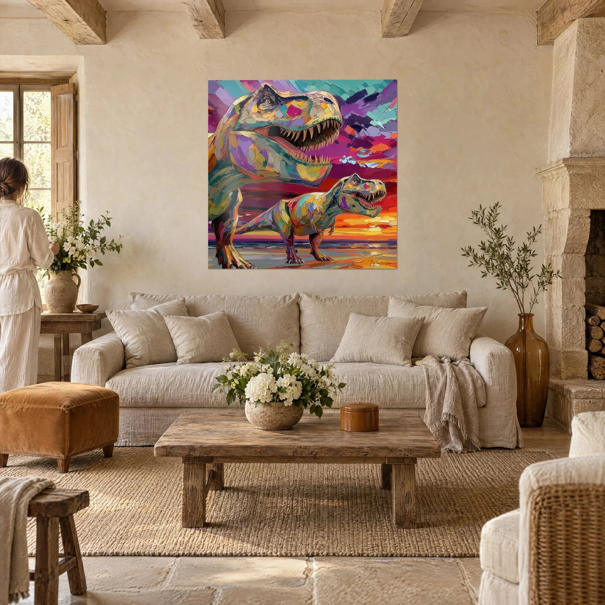 Tableau T-Rex aux mâchoires ouvertes, écailles peintes au couteau violet et jaune, coucher de soleil rouge, au-dessus d'un canapé dans un salon lumineux