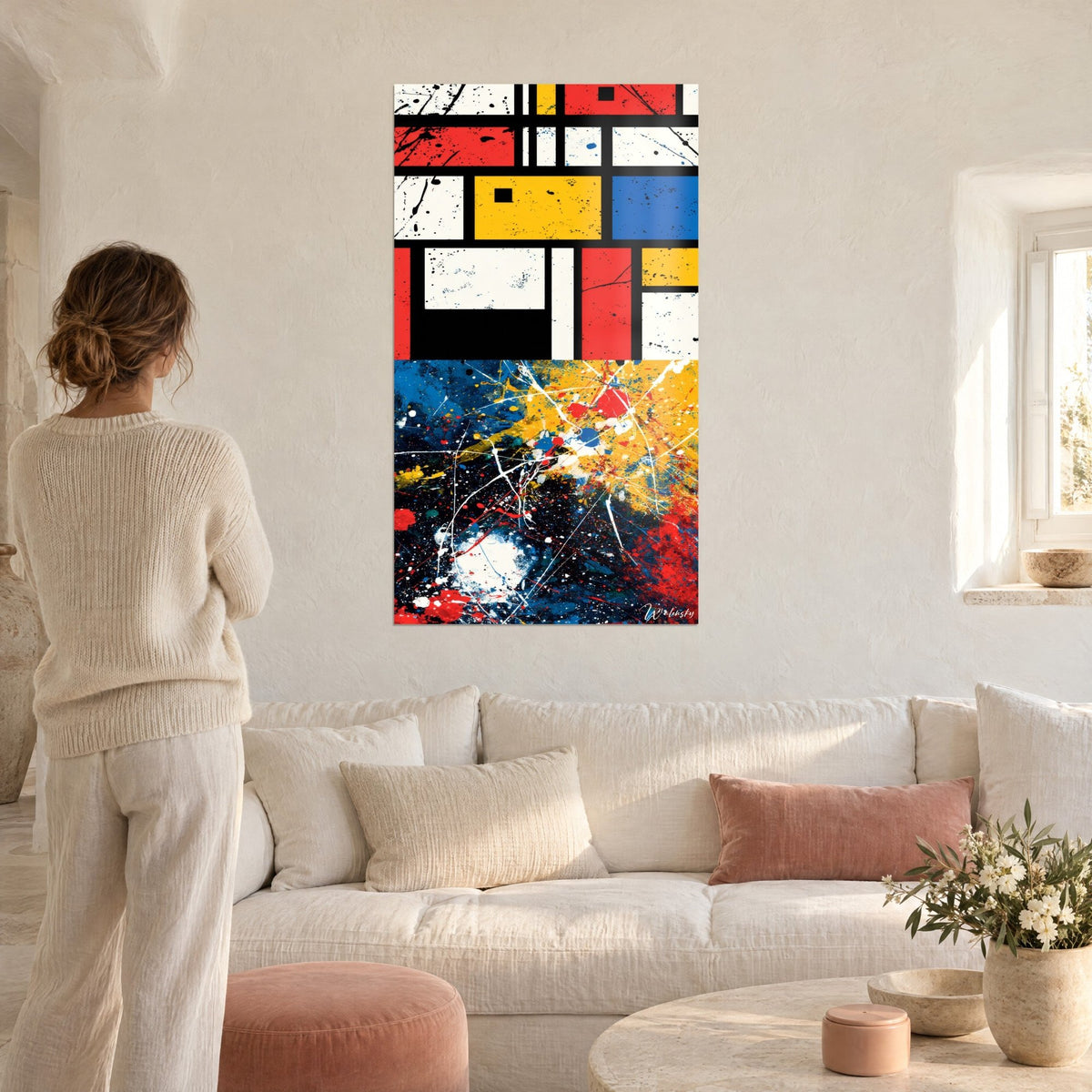 Cuadro en estilo Mondrian con rejilla, rojo y amarillo sobre líneas negras, salpicaduras azules abajo, encima de un sofá en un salón luminoso