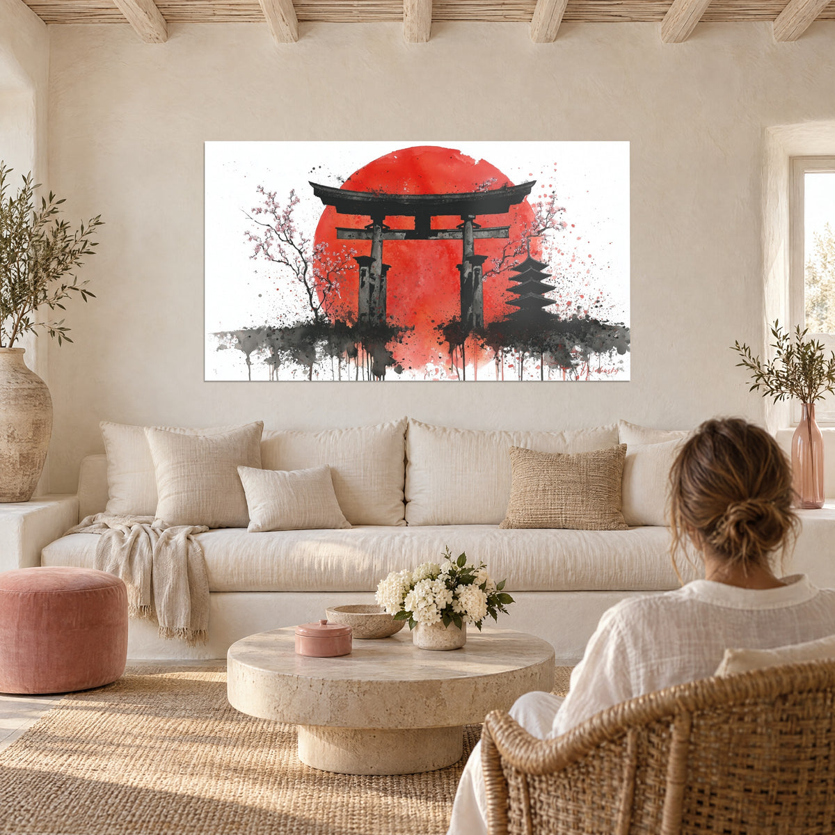 Πίνακας με κόκκινο torii βερμιγόνου σε κόκκινο δίσκο, ροζ κερασιά και μαύρη παγόδα, πάνω από καναπέ σε φωτεινό σαλόνι