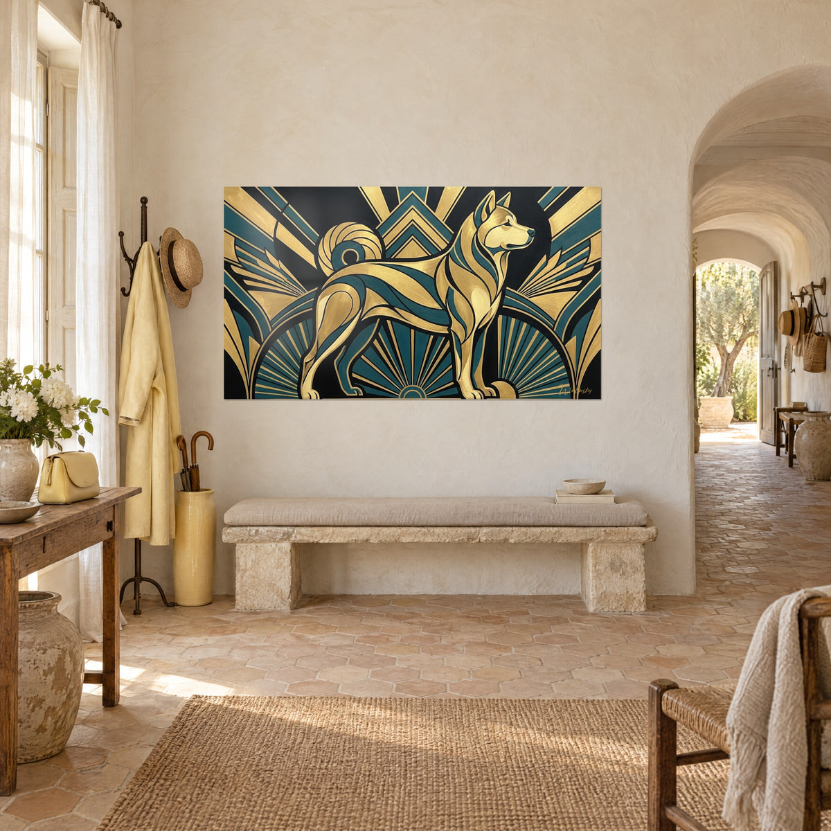Quadro di un Akita Inu stilizzato, coda dorata a voluta, ventagli turchesi e neri, vista di tre quarti, casolare provenzale
