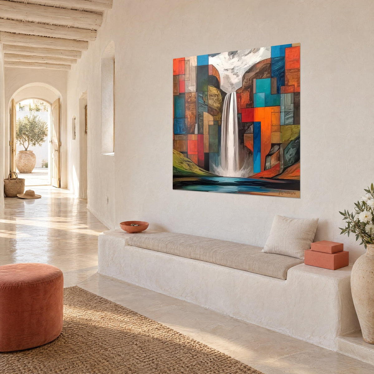 Gemälde mit mosaikartiger Kaskade aus roten und blauen Rechtecken, Dreiviertelansicht, weiße Wand, Bank aus hellem Stein