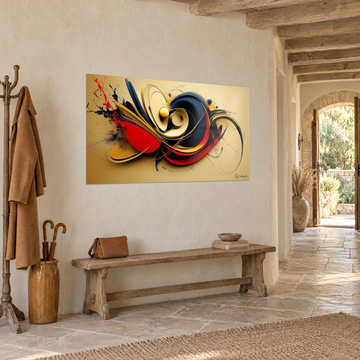 Tableau spirale moderne aux courbes rouges et bleu marine sur fond doré, vu de trois-quarts, couloir en pierre et banc en bois