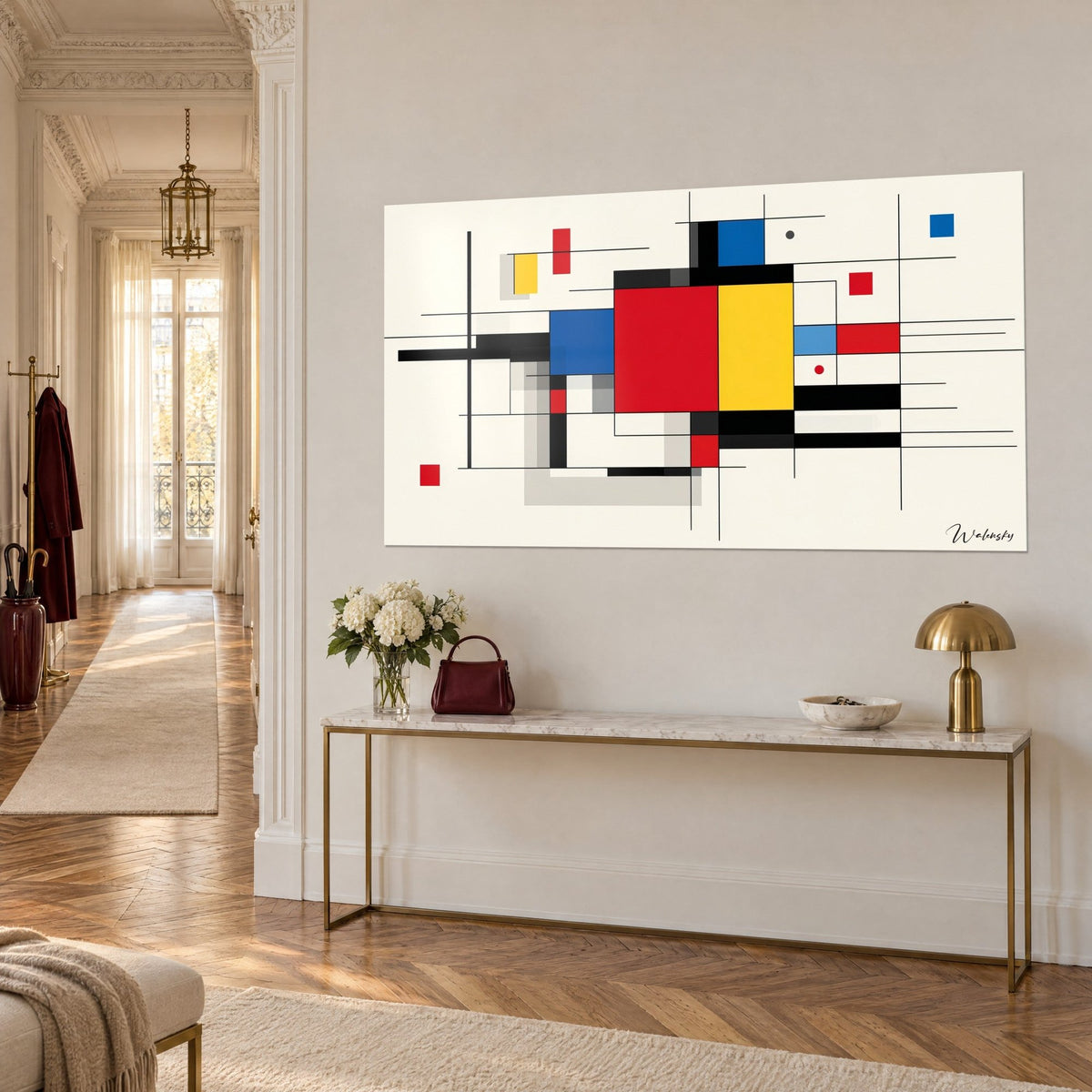 Tableau mosaïque constructiviste de carrés bleu cobalt et rouge vif sur fond crème, console dorée, appartement haussmannien
