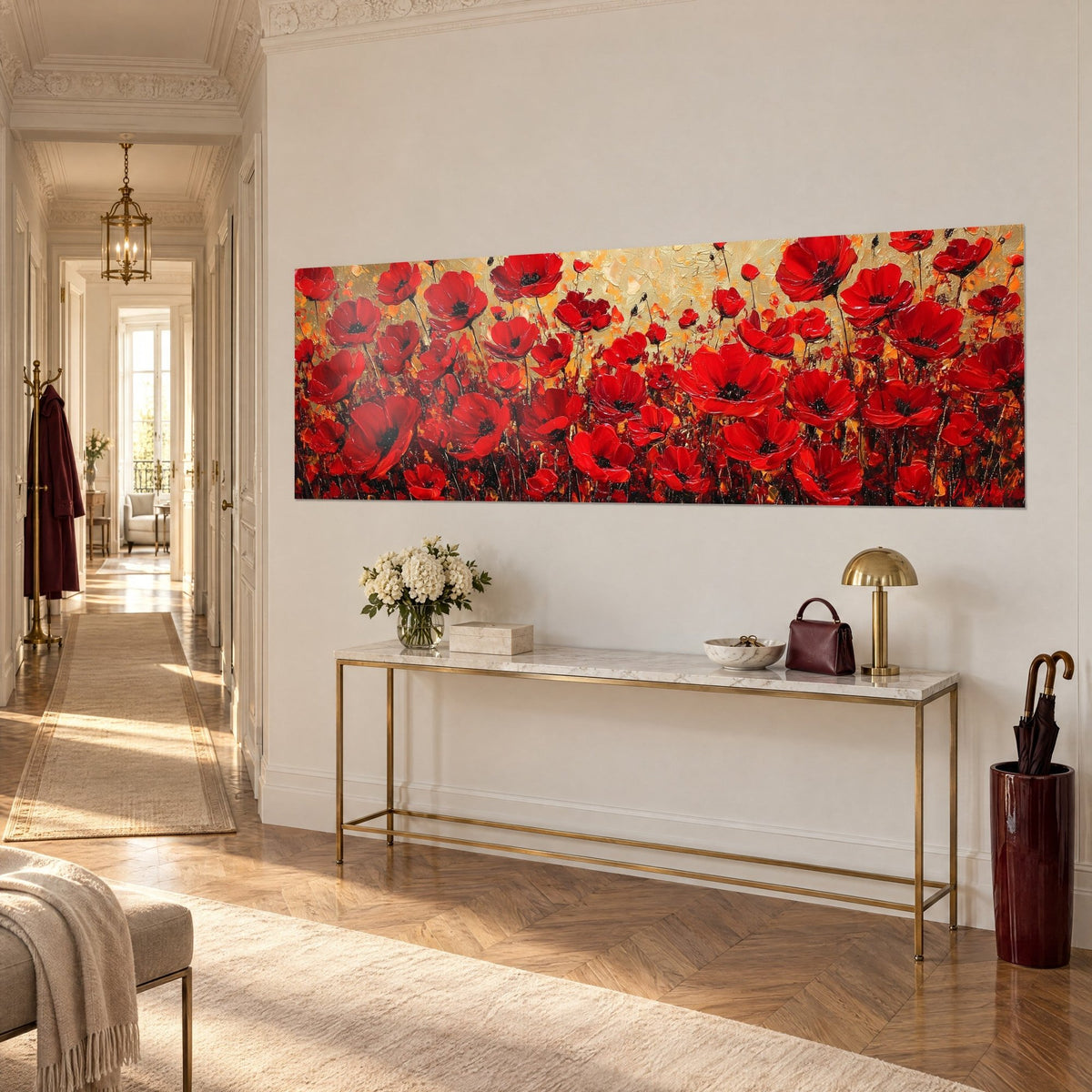 Cuadro prado de amapolas escarlata y ocre con empaste grueso, vista de tres cuartos, encima de una consola dorada en un pasillo estilo Haussmann