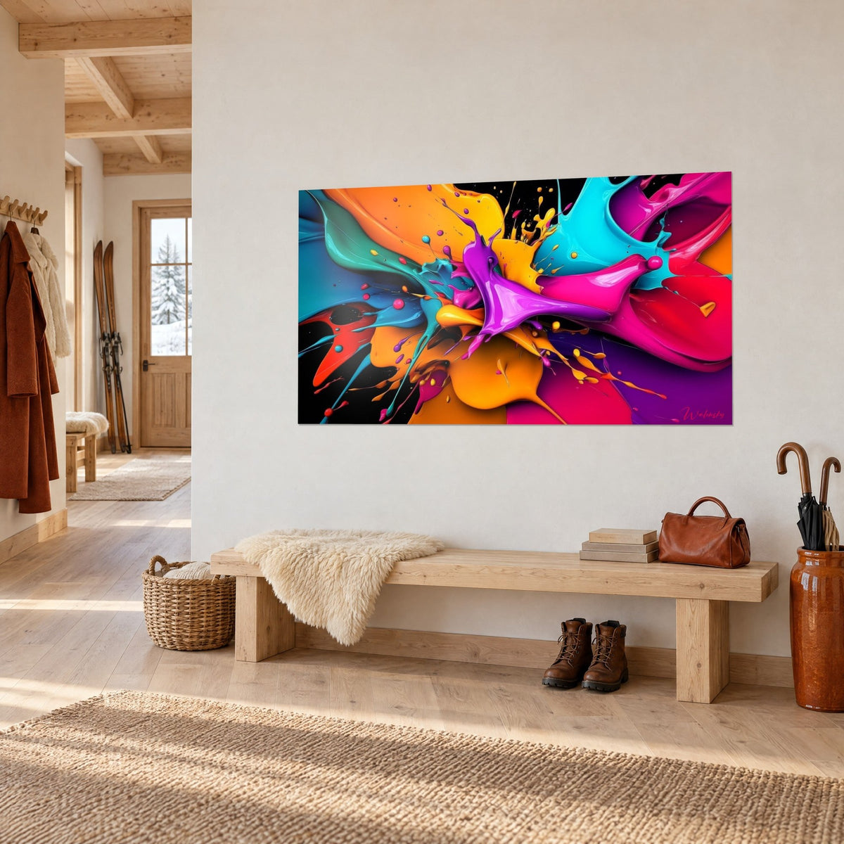 Tableau explosion de couleurs liquides, coulées magenta et jaune safran sur fond noir, mur blanc d'un chalet en bois clair