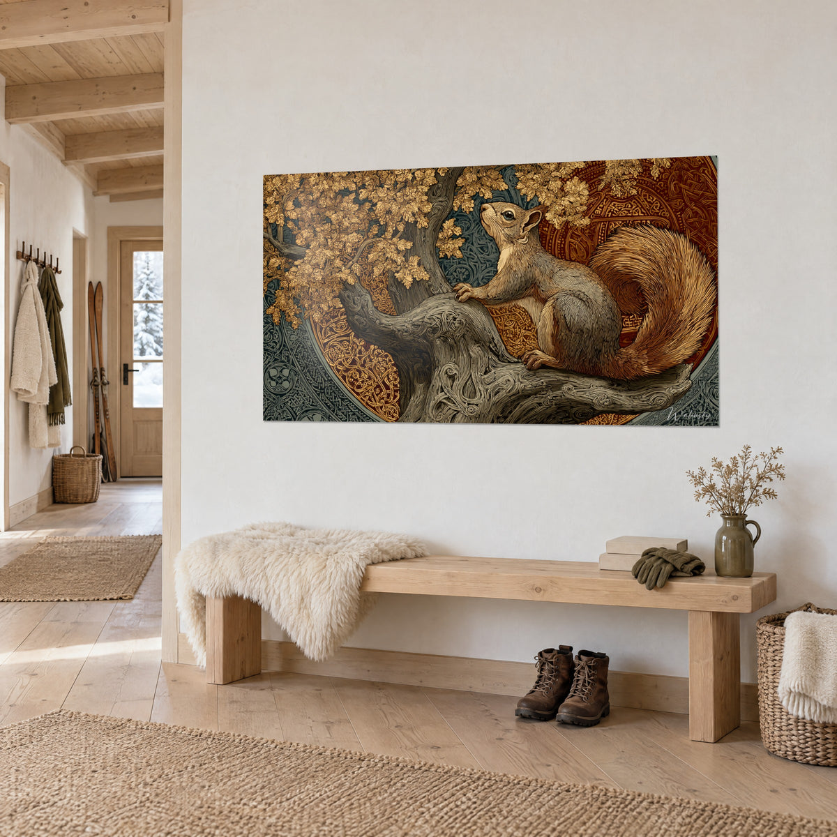 Cuadro Ratatoskr con ornamentos celtas cobrizos sobre fondo azul noche, cola en penacho rojizo, en la pared de un recibidor de chalet con banco de madera