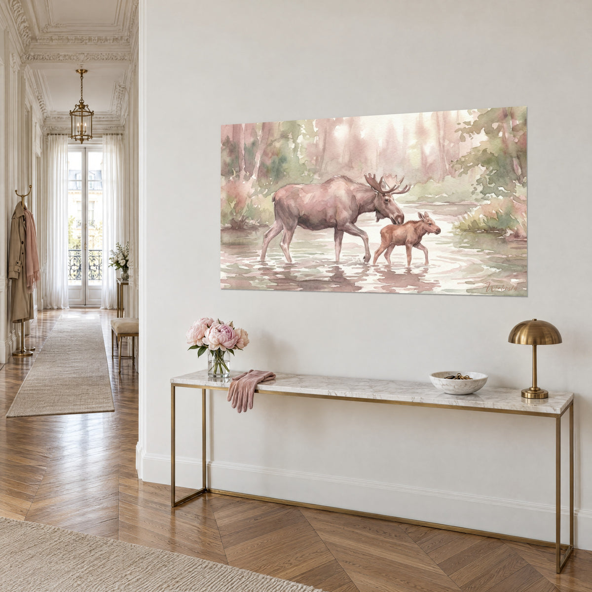 Gemälde Elchkuh mit ihrem Kalb, das durch einen Bachlauf wandert, rosébraune und zarte grüne Töne, auf einer vergoldeten Haussmann-Konsole