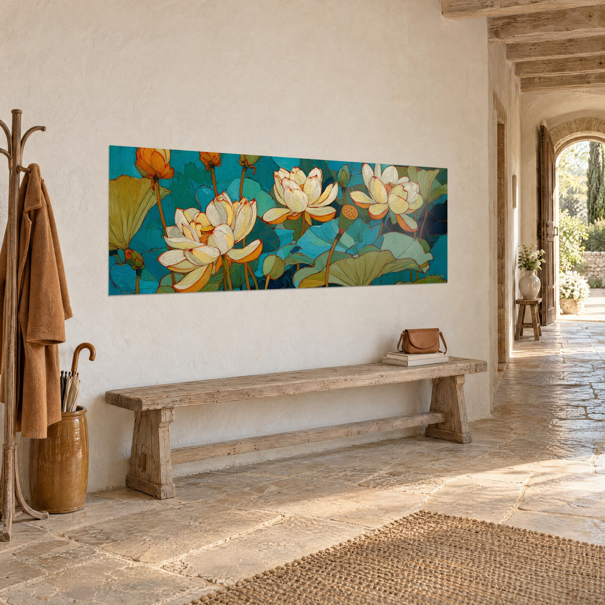 Schilderij panoramisch met ivoorkleurige en oranje lotusbloemen tussen olijfgroene bladeren, stenen entree
