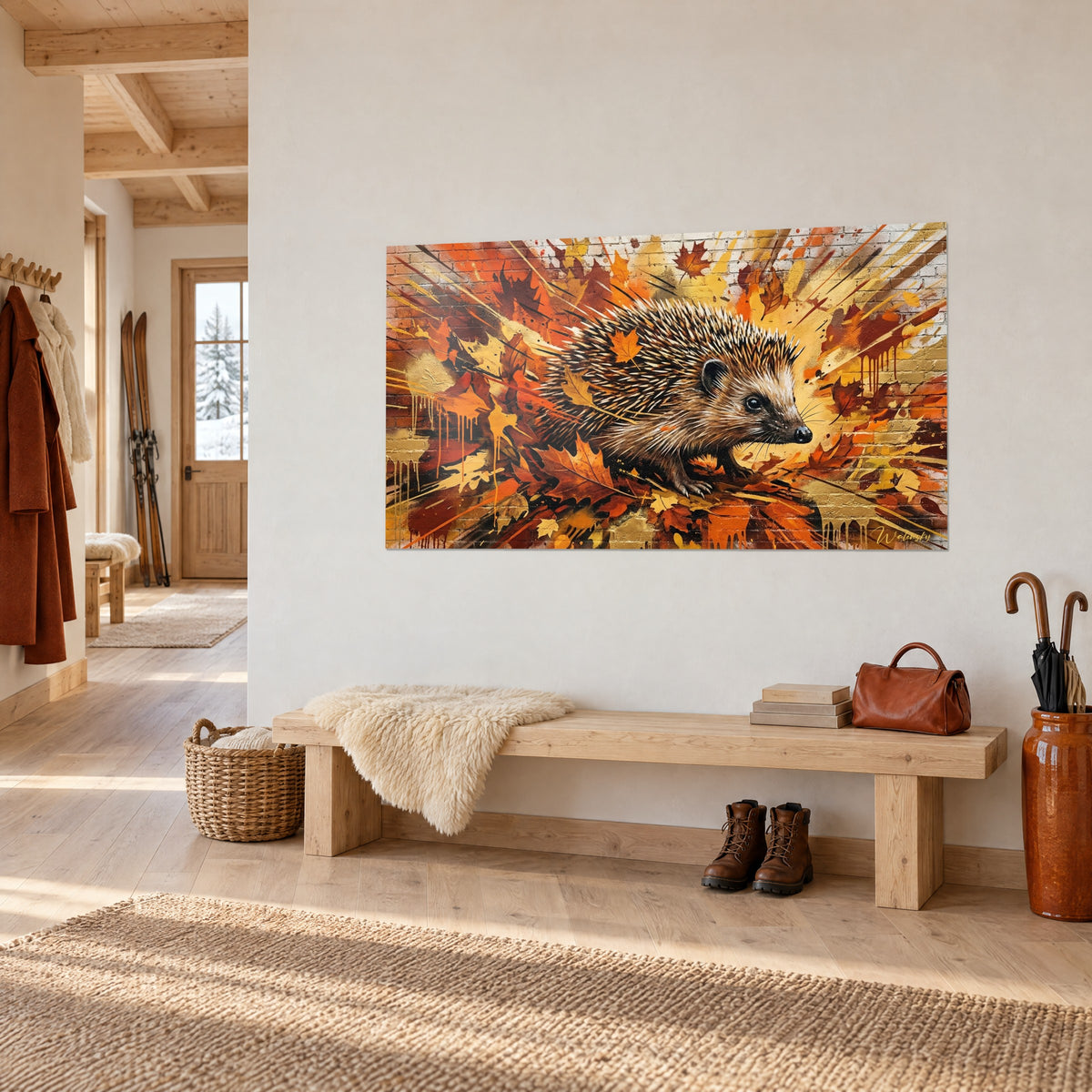 Gemälde Stadtaquarell eines kleinen stacheligen Säugetiers in Goldocker und Rotbraun, an einer Wand aus hellem Holz in einem Chalet
