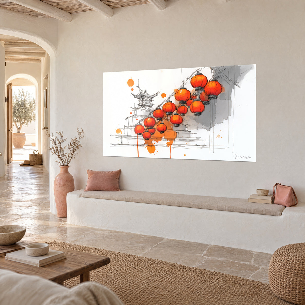 Quadro ad acquerello di lanterne di carta arancione vivo, schizzi zafferano e tratto d'inchiostro su fondo bianco, parete color crema di una casa mediterranea