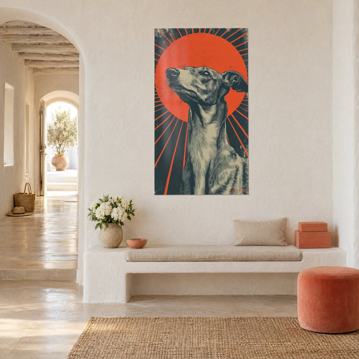 Tableau chien au profil fier devant un soleil rouge-orangé, pelage crème finement hachuré, mur blanc d'une maison méditerranéenne