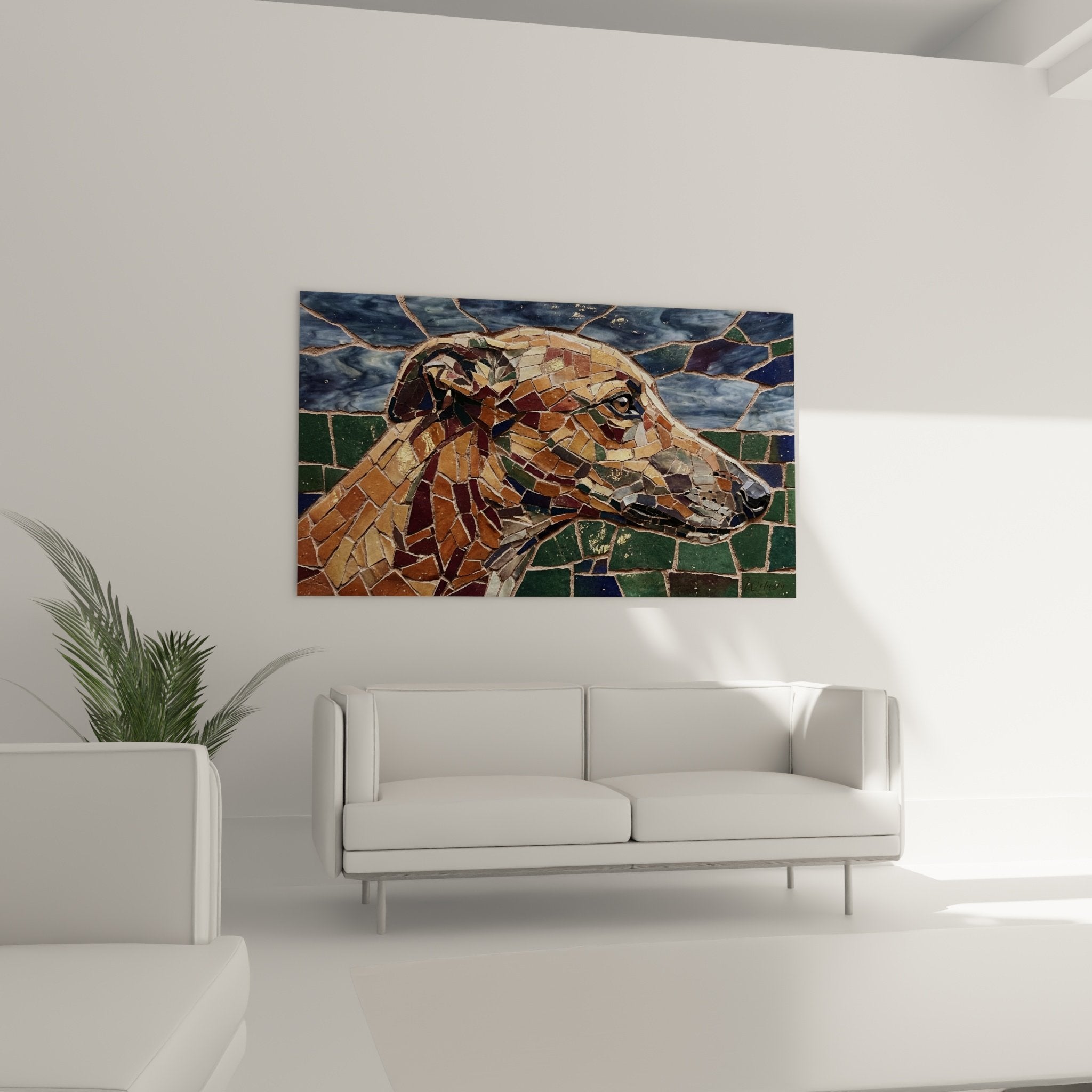 Mosaik-Detail Windhund mit goldenem Tesselat und Ocker, handwerkliche Technik, Hundeporträt Greyhound, dekorative Kunst