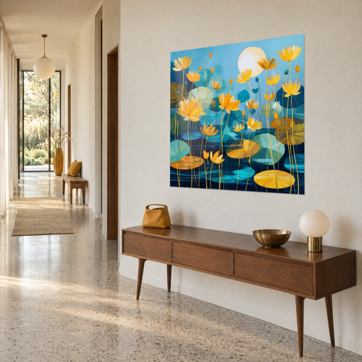 Quadro di giardino acquatico con fiori di loto ambrati e foglie turchesi, steli sottili, luna avorio, corridoio chiaro in prospettiva