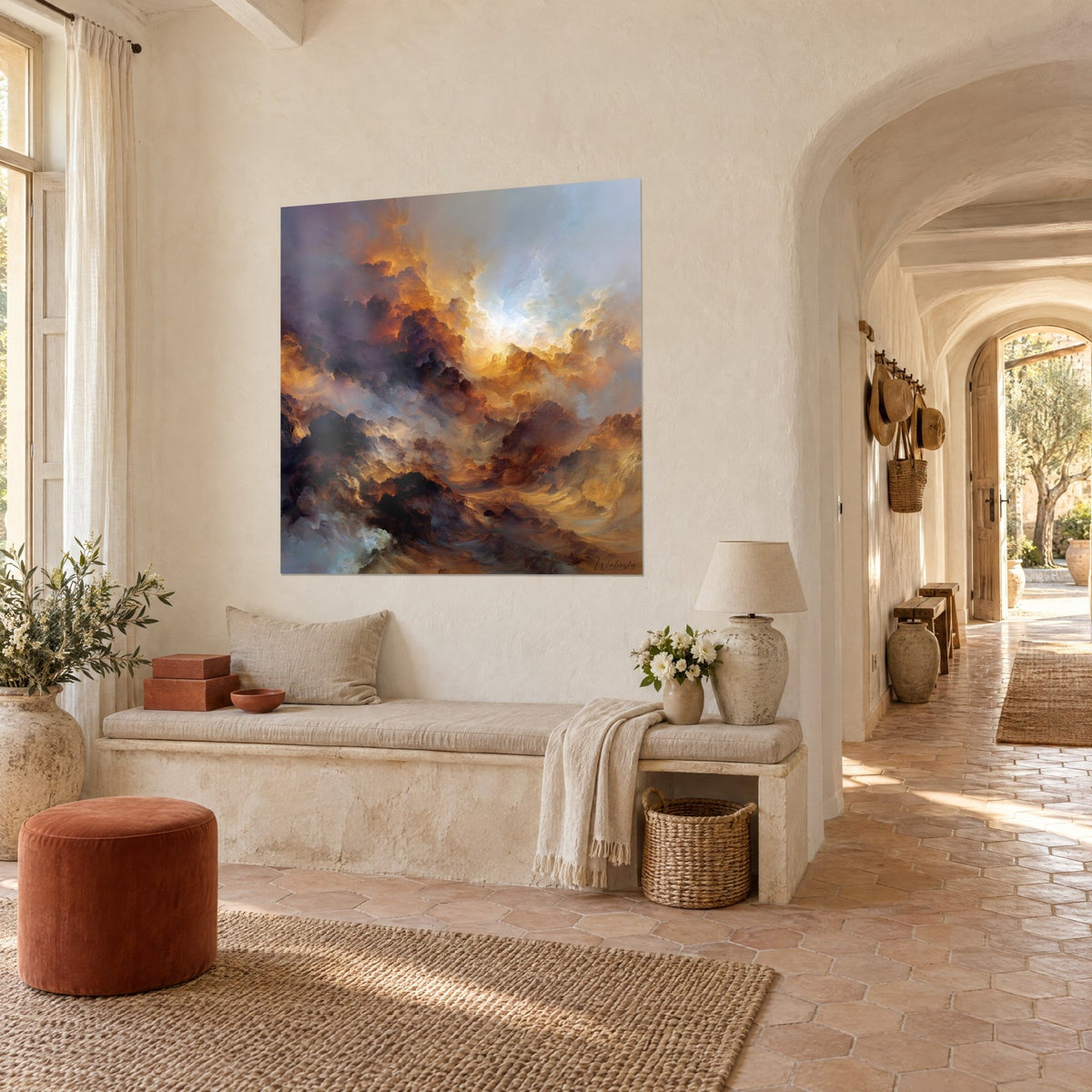 Quadro cielo di tempesta con volute ocra e viola profondo, visto di tre quarti in un corridoio a volta di pietra chiara del mas