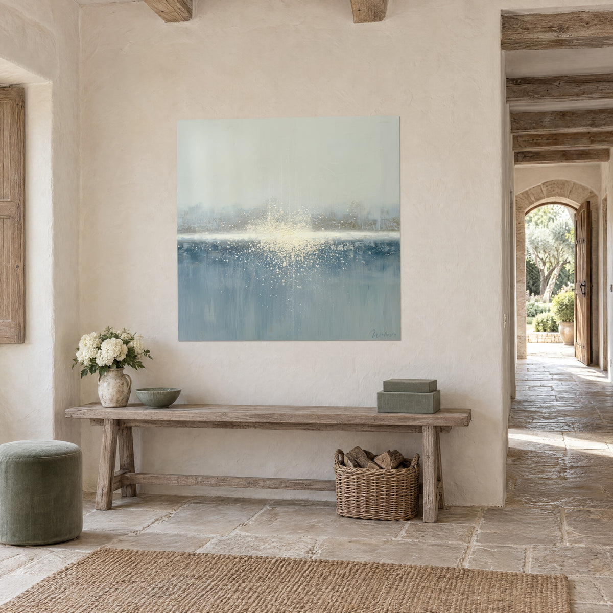 Quadro paesaggio astratto con cielo bianco sporco e acqua blu ghiacciaio, gocce color crema a getto, in un ingresso in pietra