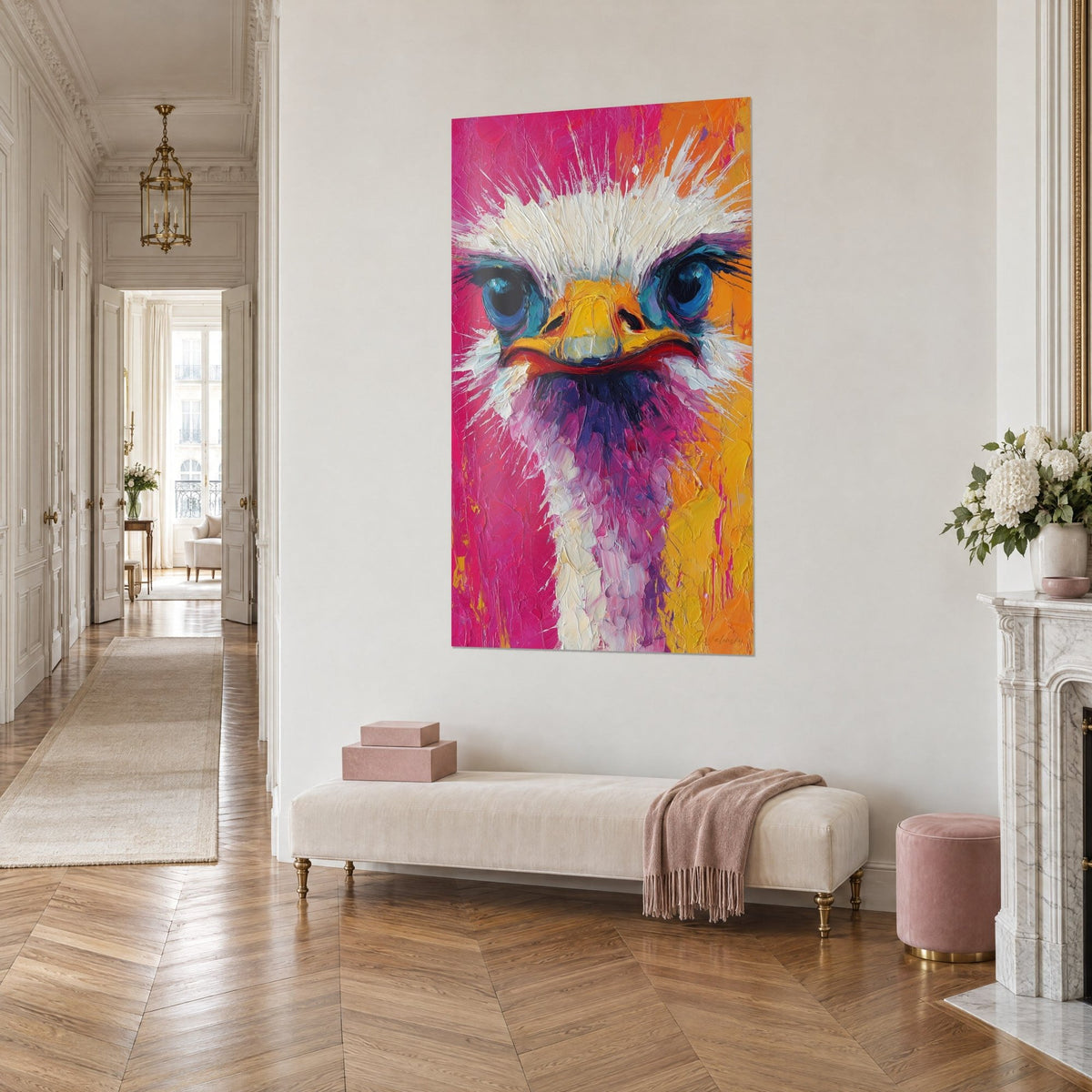 Gemälde buntes Vogelmotiv mit gelbem Schnabel und violettem Hals, dicke Pinselstriche in Rosa und Orange, weiße Haussmann-Wand