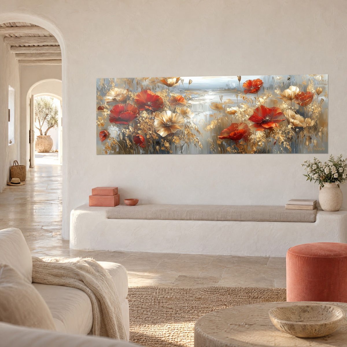 Quadro fiori scarlatti e fogliame dorato a impasto spesso, foschia bluastra al centro, appeso in un corridoio a volta bianco e in pietra