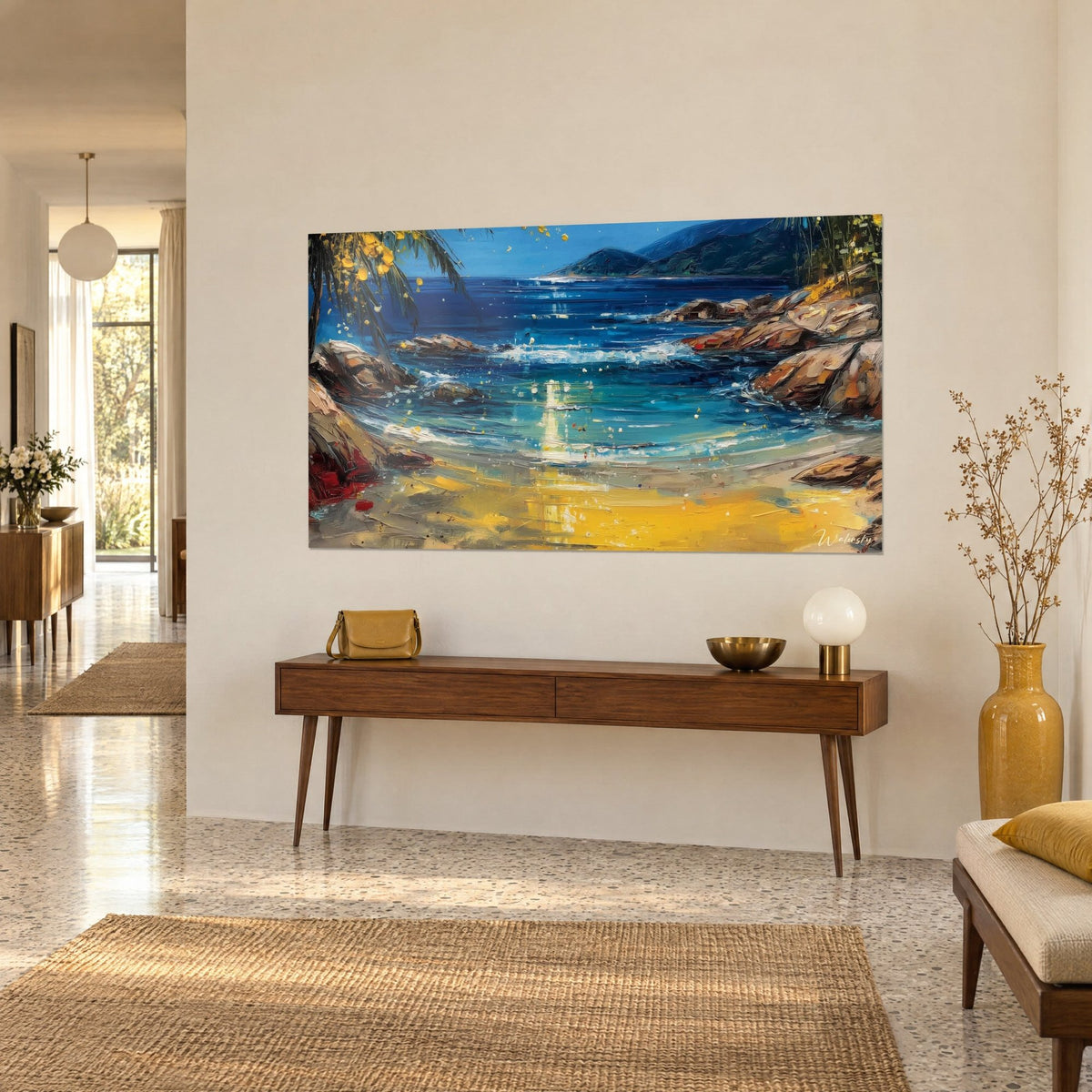 Tableau lagune d'un bleu profond, vagues d'écume blanche et rochers roux peints au couteau, sur un mur beige, console en bois