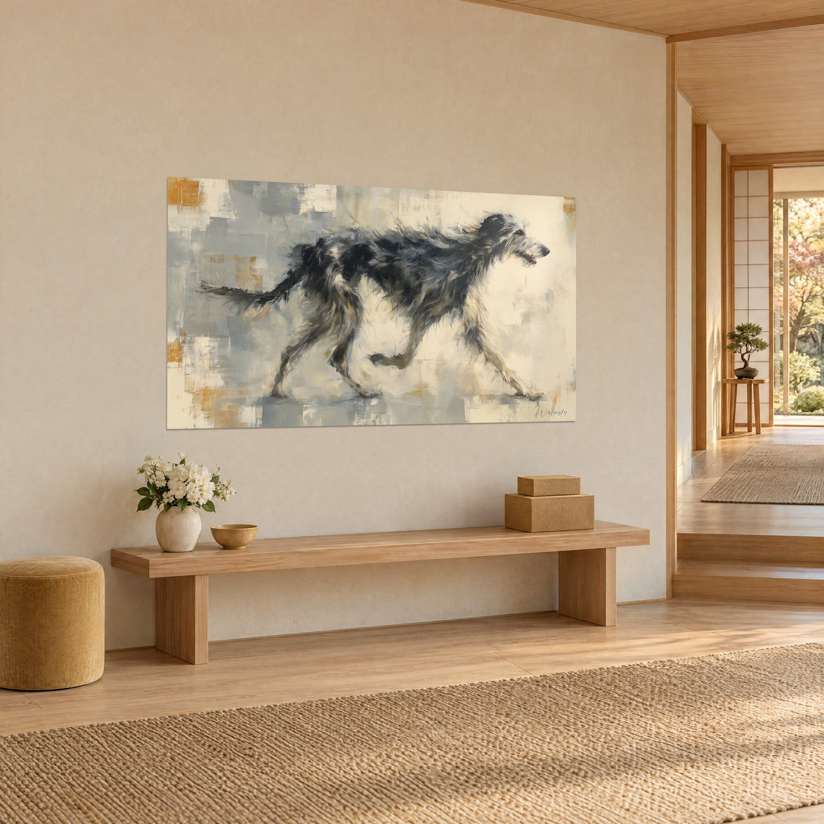 Πίνακας deerhound που τρέχει σε κρεμ φόντο, τρίχωμα σχιστολιθικού γκρι και λευκό, πινελιές ώχρας, κρεμασμένος πάνω από ξύλινο πάγκο σε ανοιχτό ξύλο